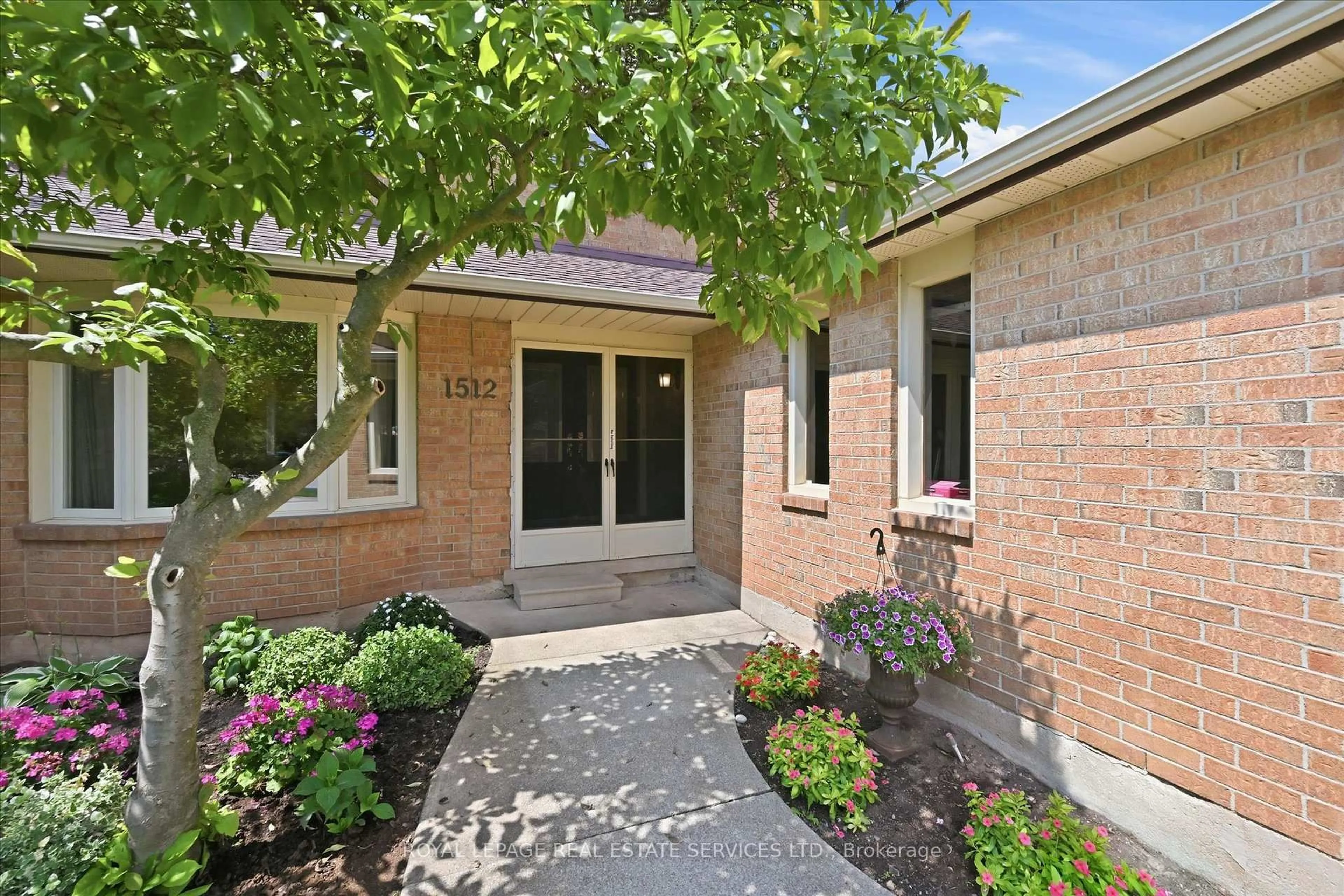 Home with brick exterior material, street for 1512 Princeton Cres, Oakville Ontario L6H 4H4