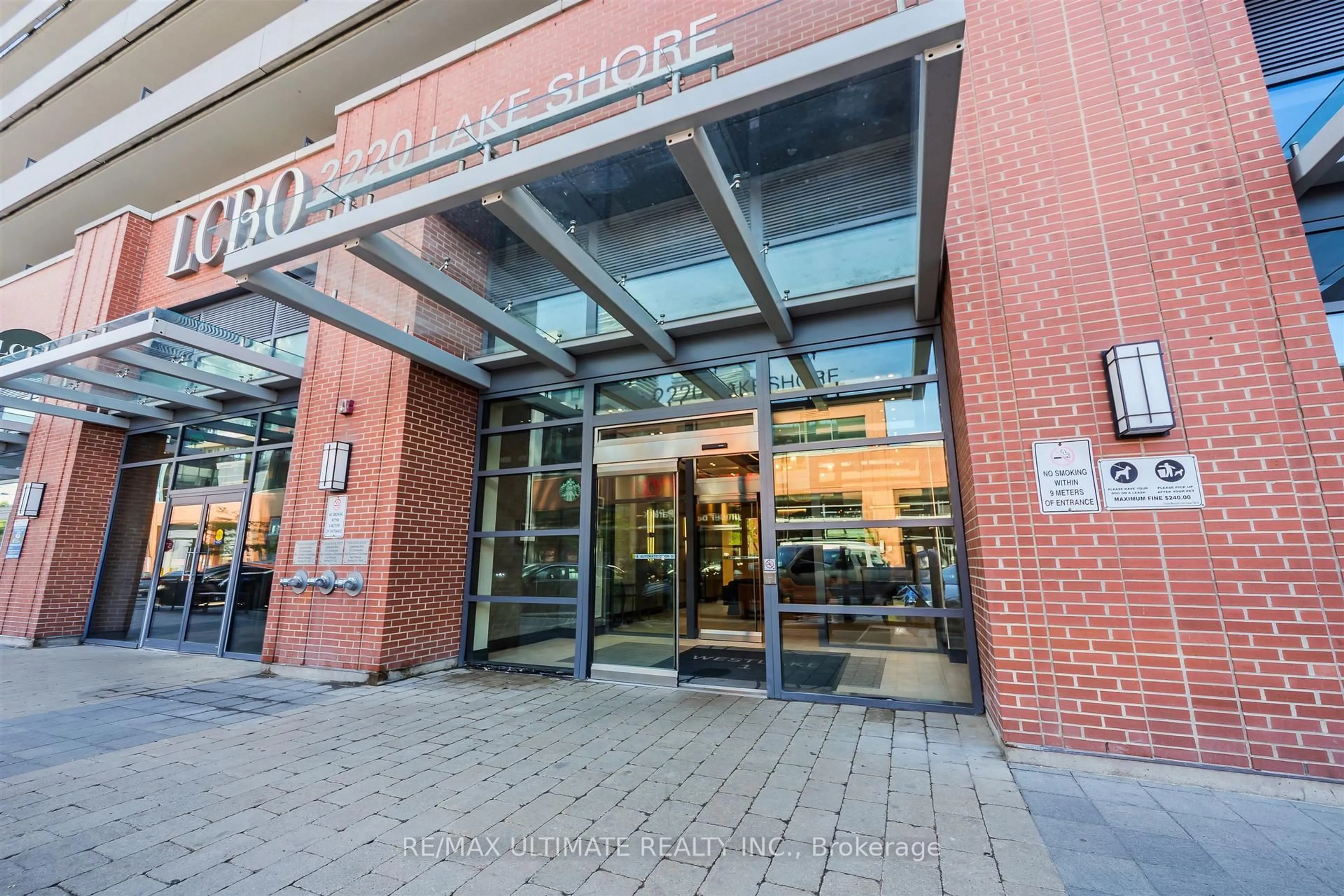 Indoor foyer for 2220 Lake Shore Blvd #2706, Toronto Ontario M8V 1A4