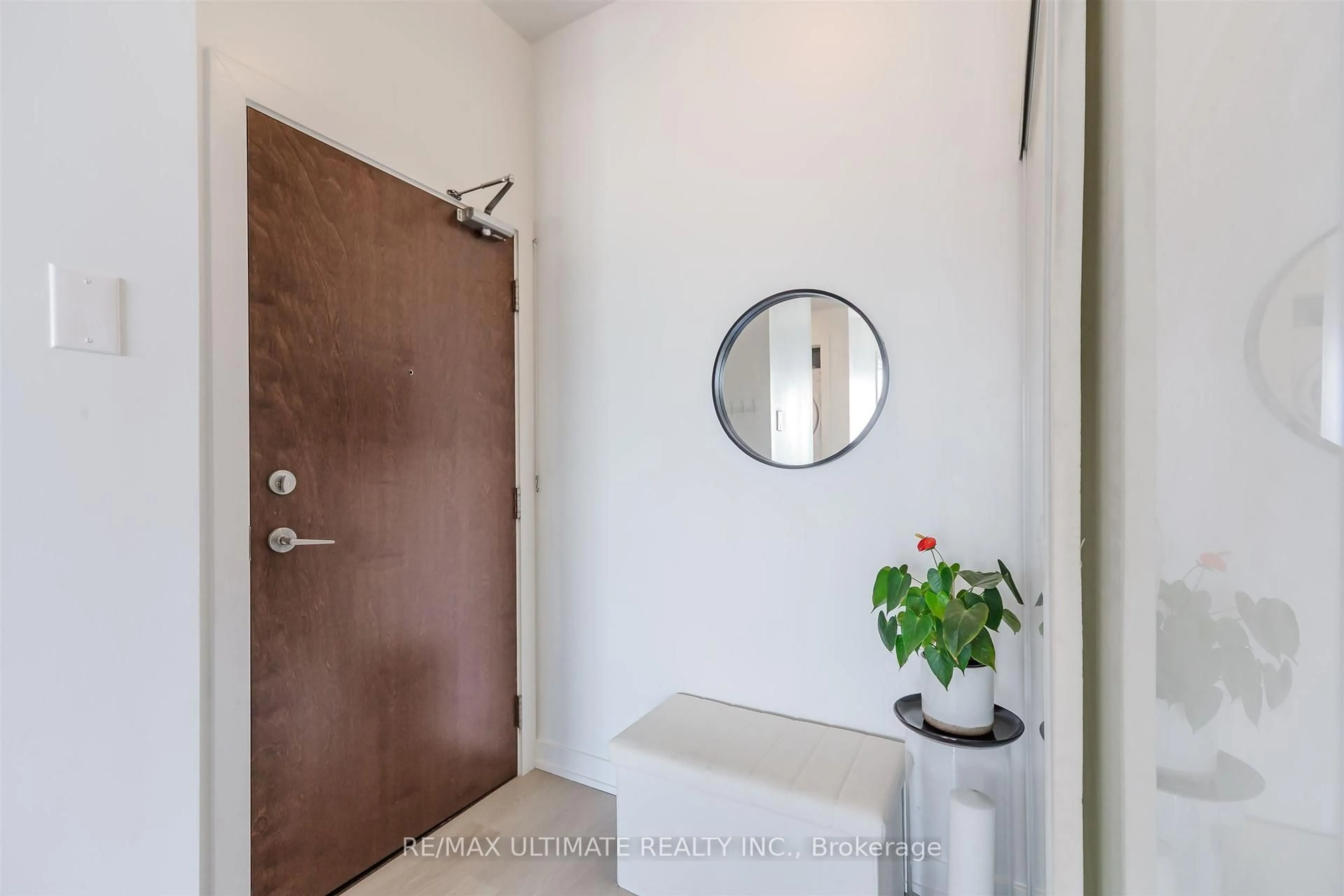 Indoor entryway for 2220 Lake Shore Blvd #2706, Toronto Ontario M8V 1A4