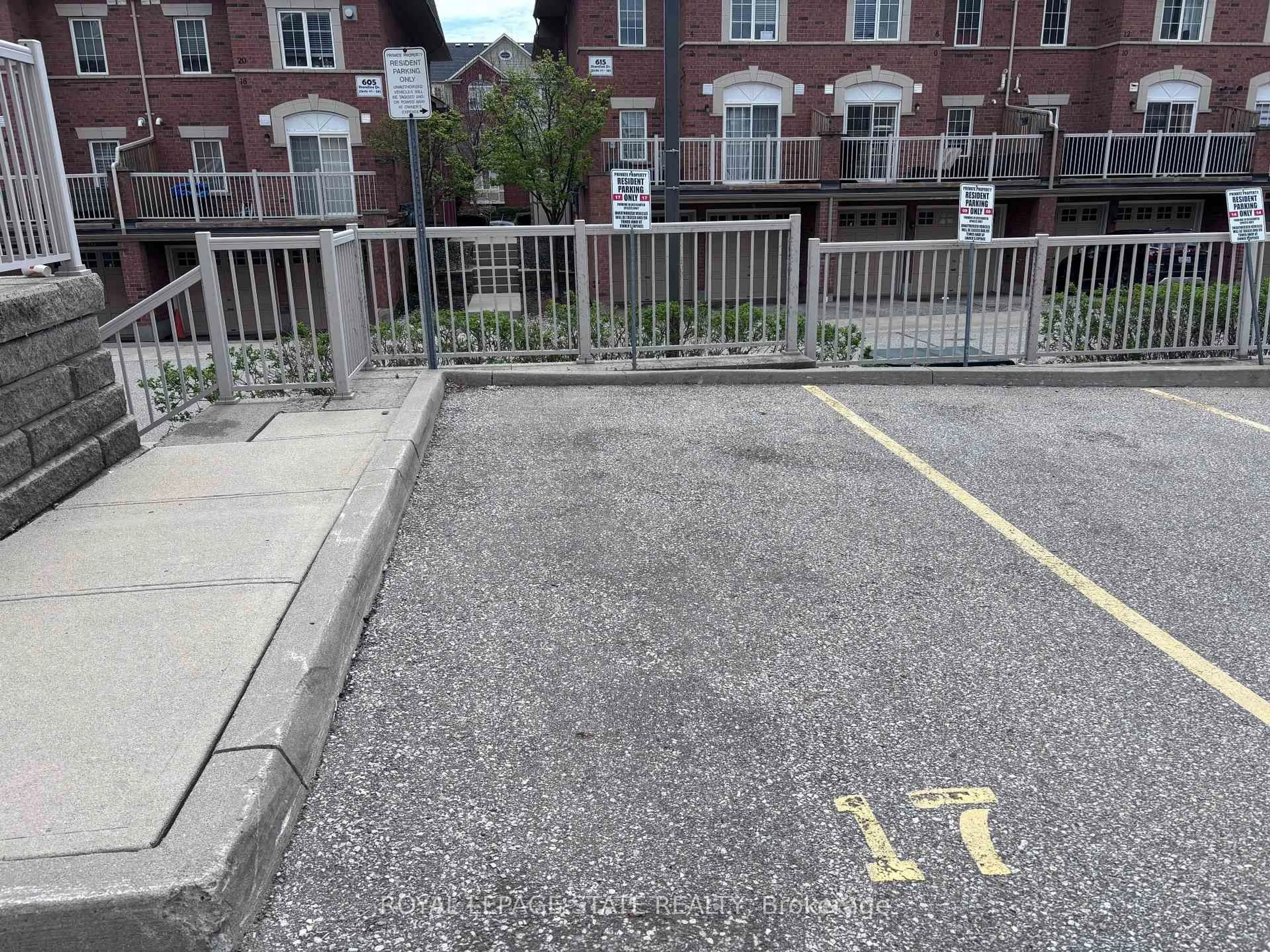 Parking for 615 Shoreline Dr #17, Mississauga Ontario L5B 4K4