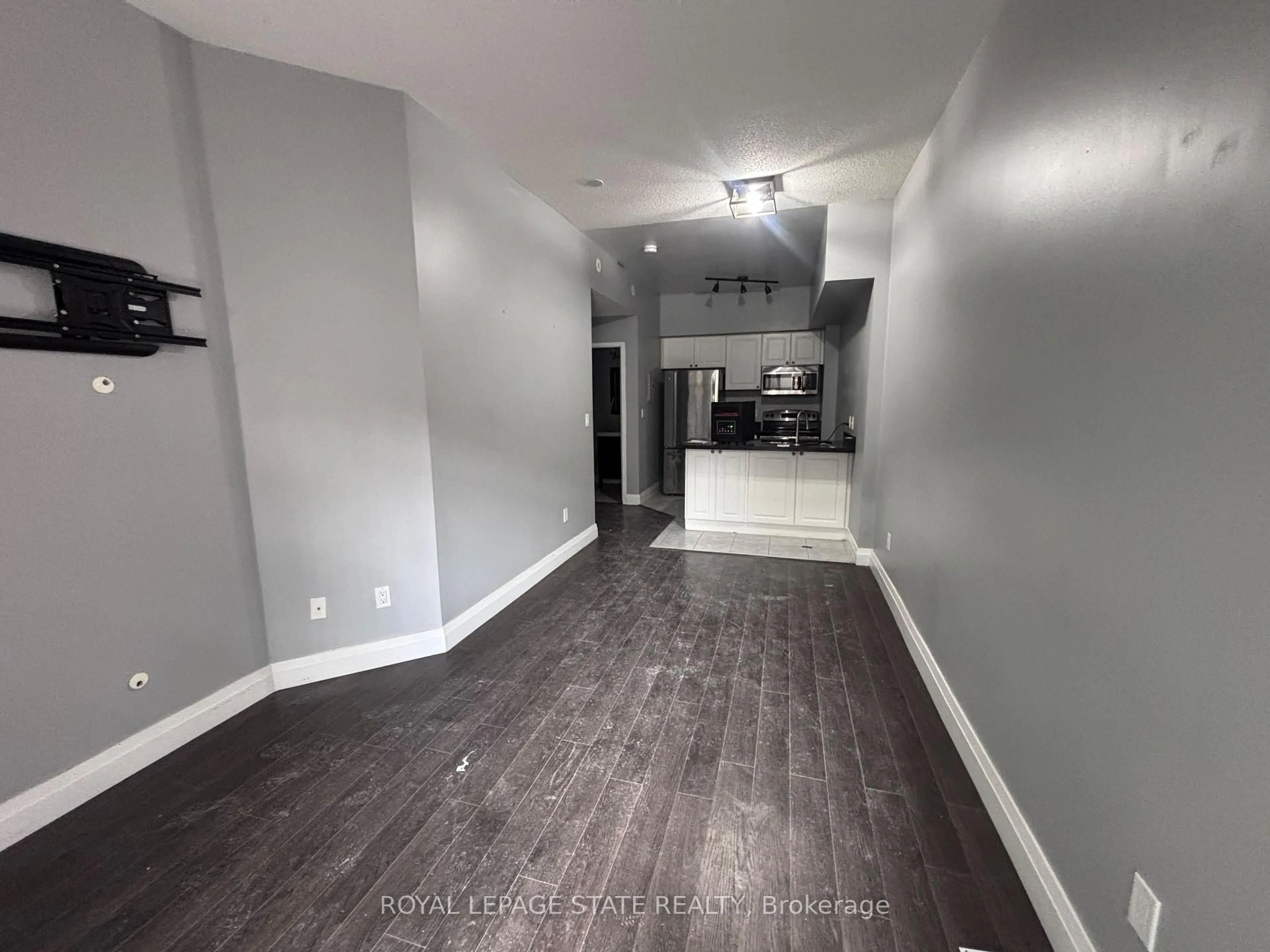 A pic of a room for 615 Shoreline Dr #17, Mississauga Ontario L5B 4K4