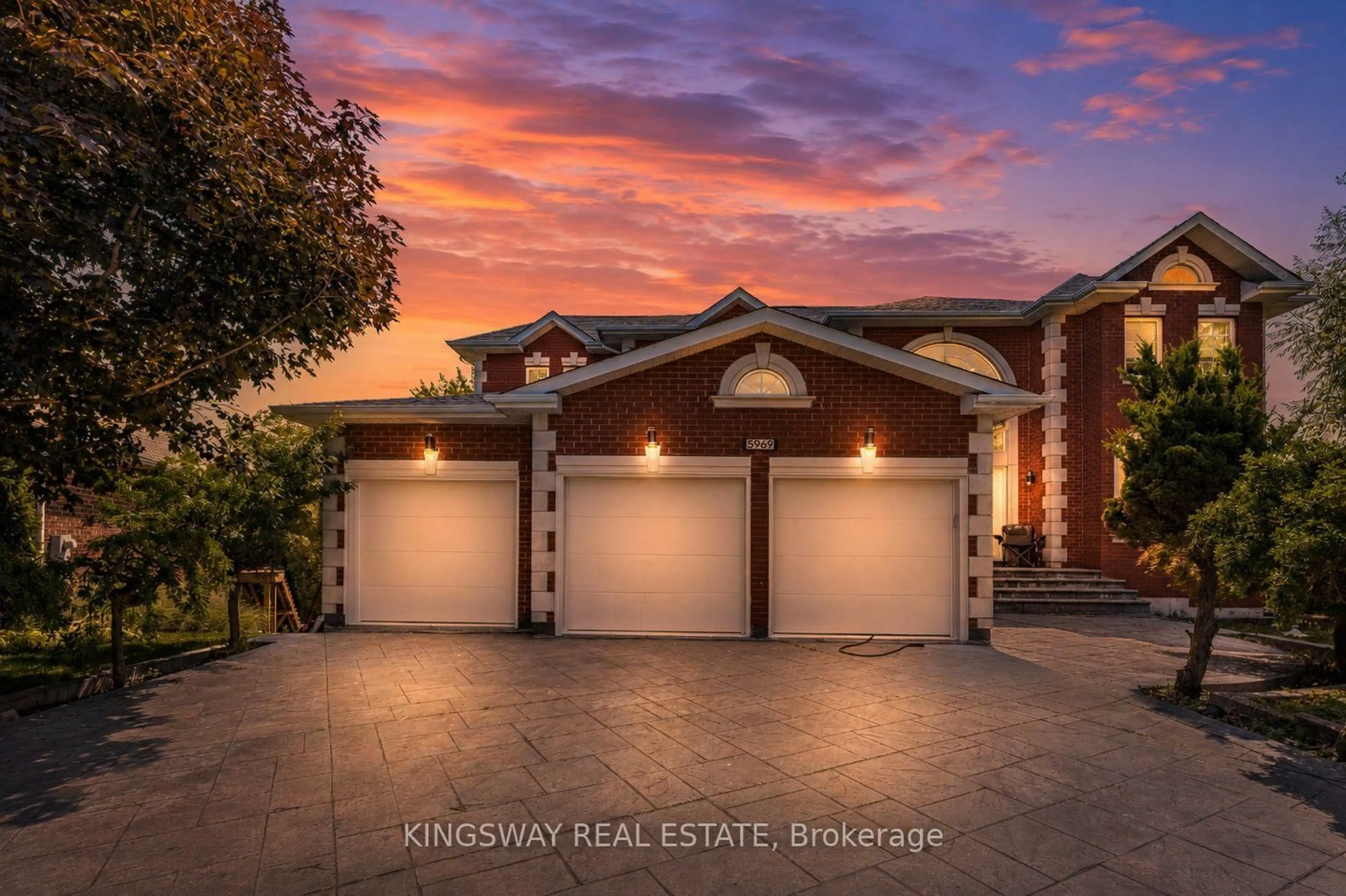 Indoor garage for 5969 RAYSHAW Cres, Mississauga Ontario L5M 2P0
