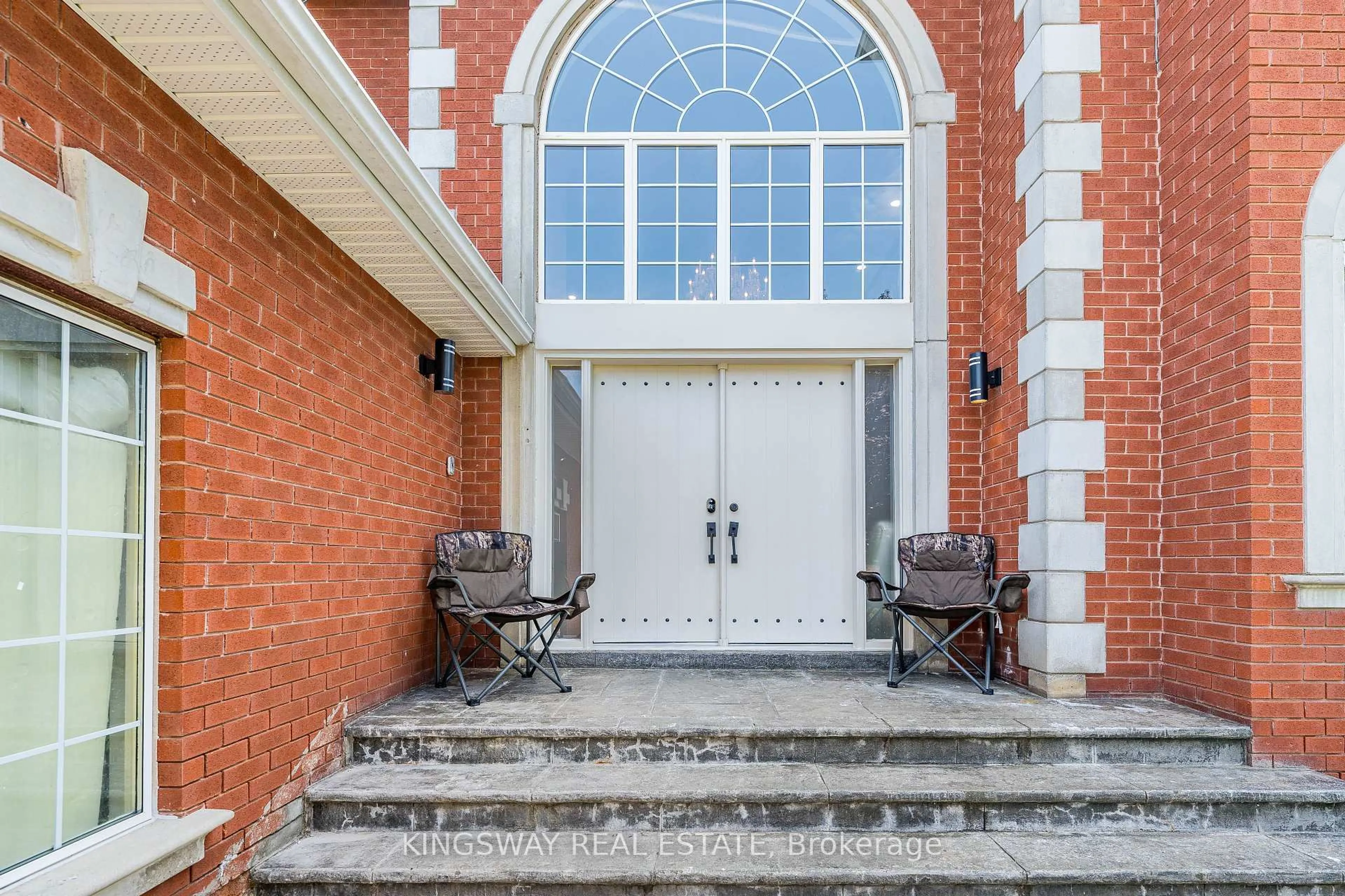 Indoor entryway for 5969 RAYSHAW Cres, Mississauga Ontario L5M 2P0