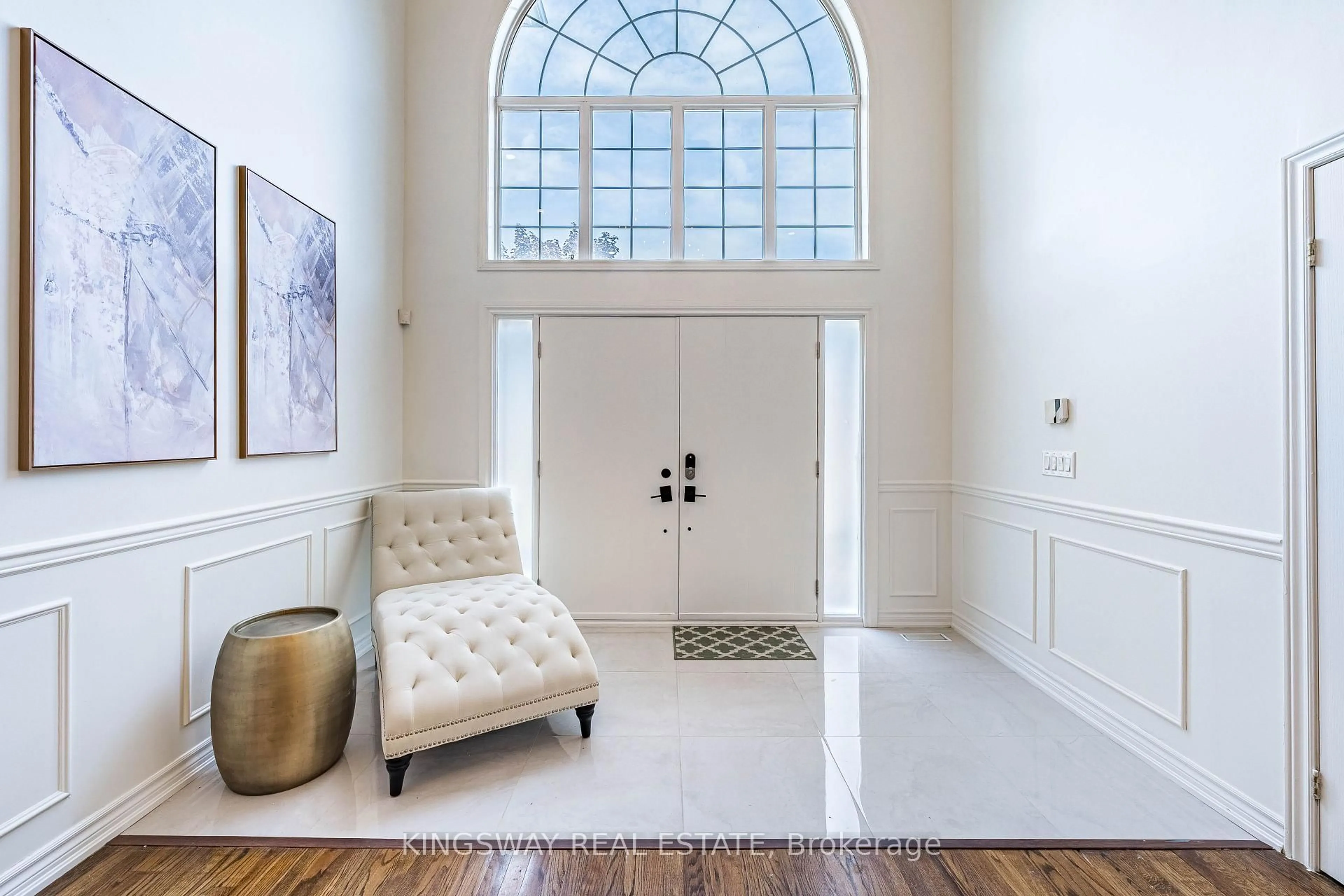 Indoor entryway for 5969 RAYSHAW Cres, Mississauga Ontario L5M 2P0