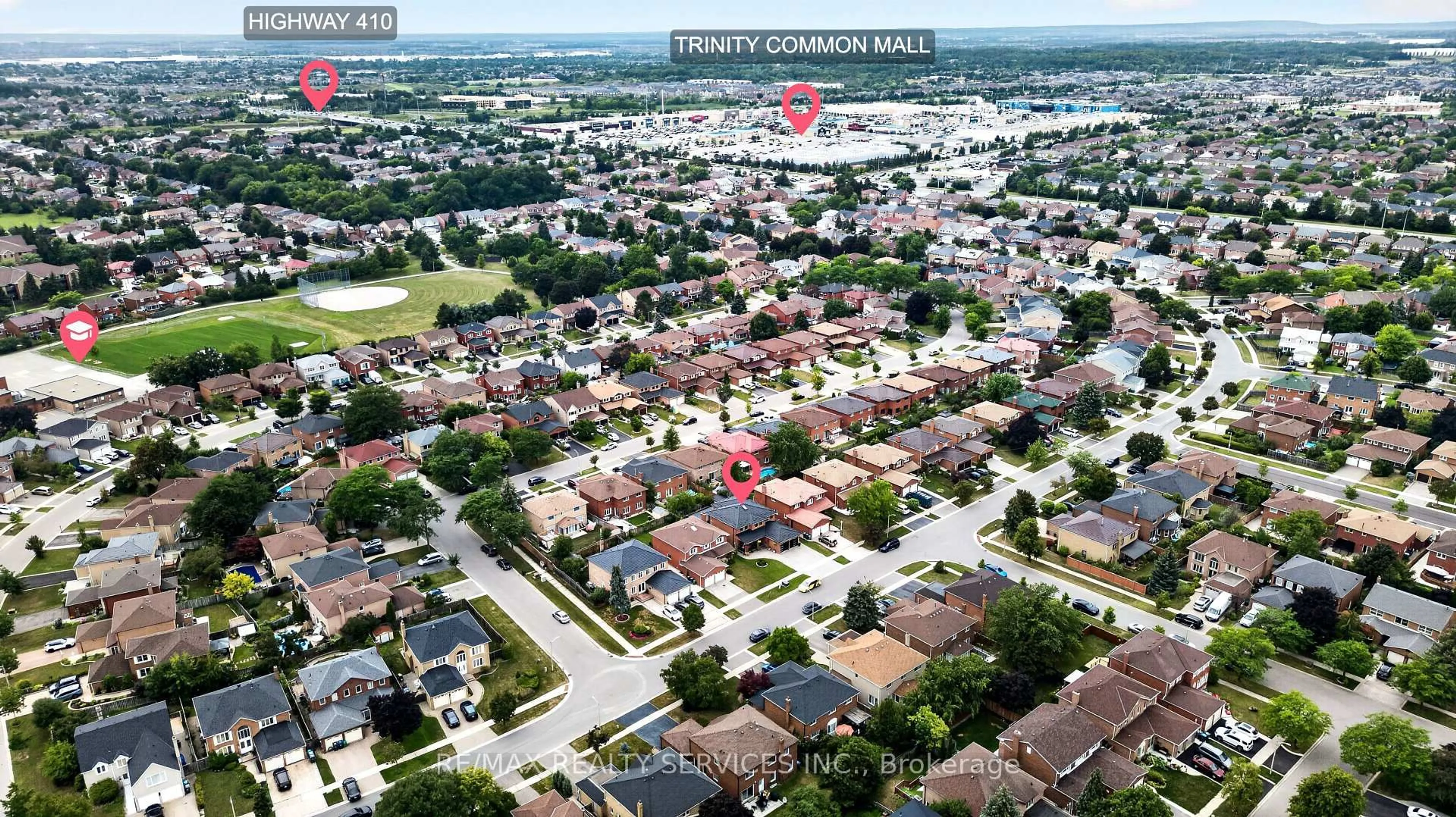 A pic from outside/outdoor area/front of a property/back of a property/a pic from drone, street for 21 Newport St, Brampton Ontario L6S 4N1