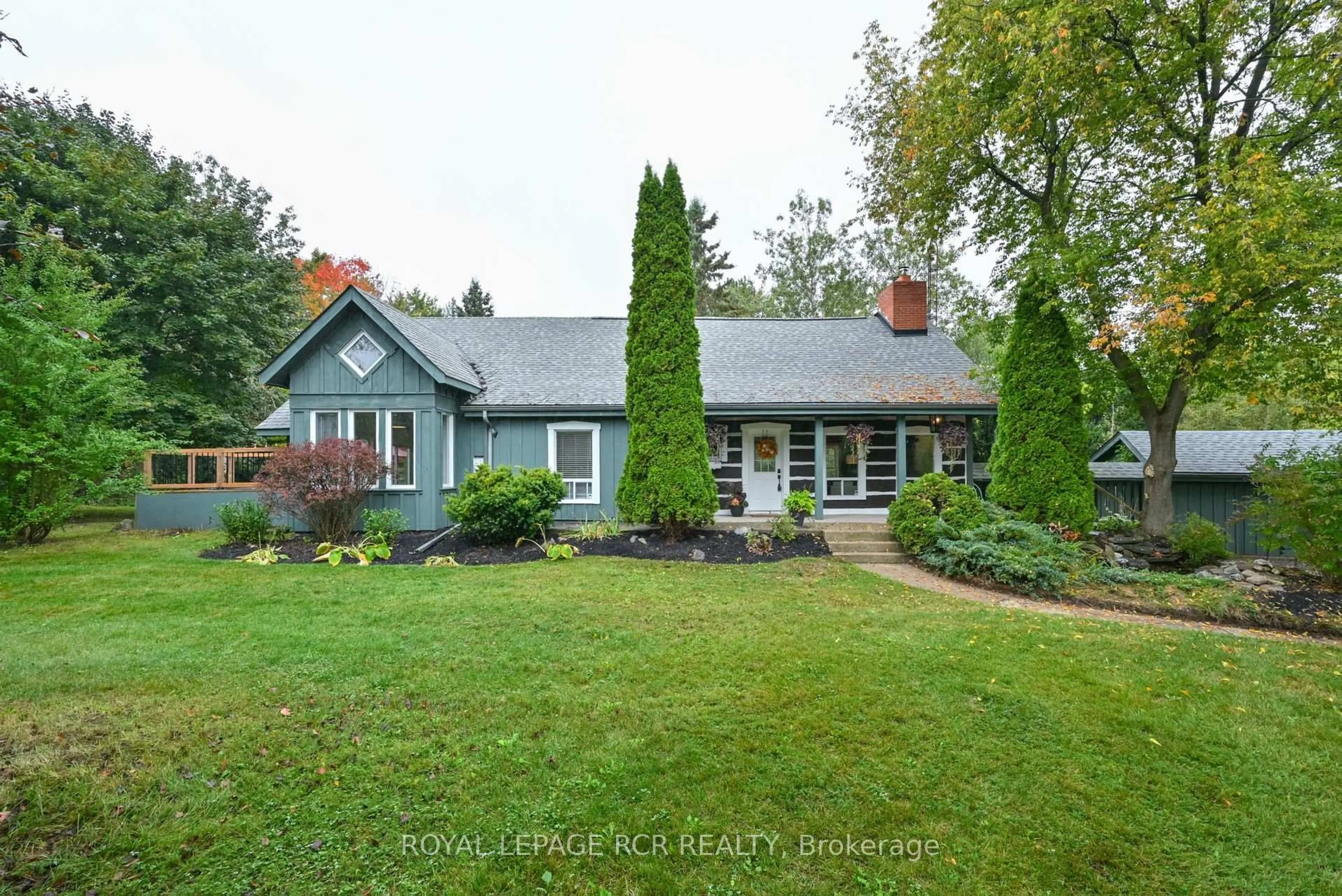 A pic from outside/outdoor area/front of a property/back of a property/a pic from drone, unknown for 1762 Queen St, Caledon Ontario L7K 2N6