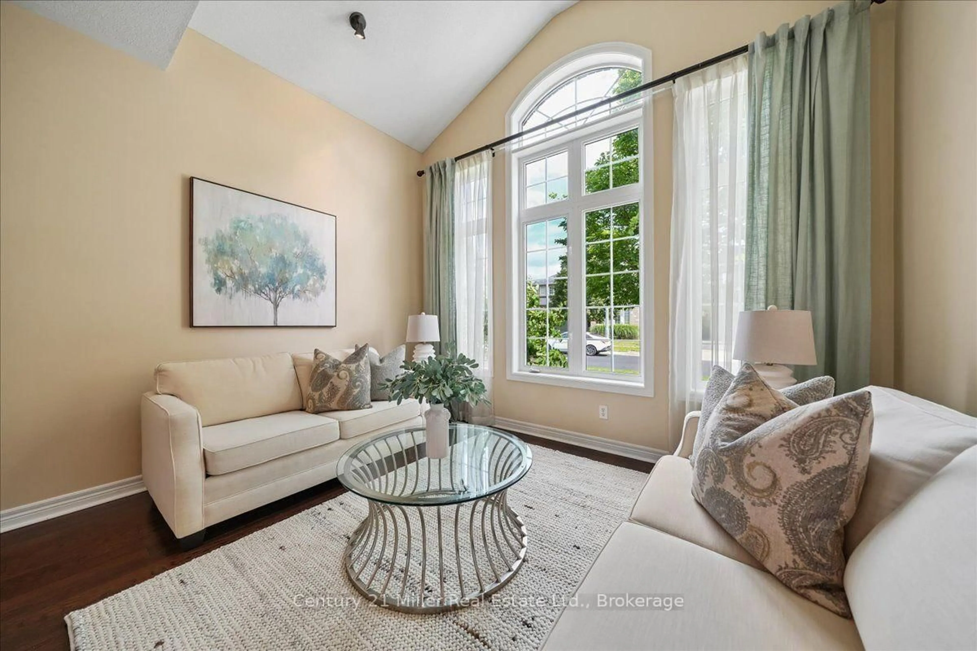 Living room with furniture, unknown for 2350 Valleyridge Dr, Oakville Ontario L6M 5C1