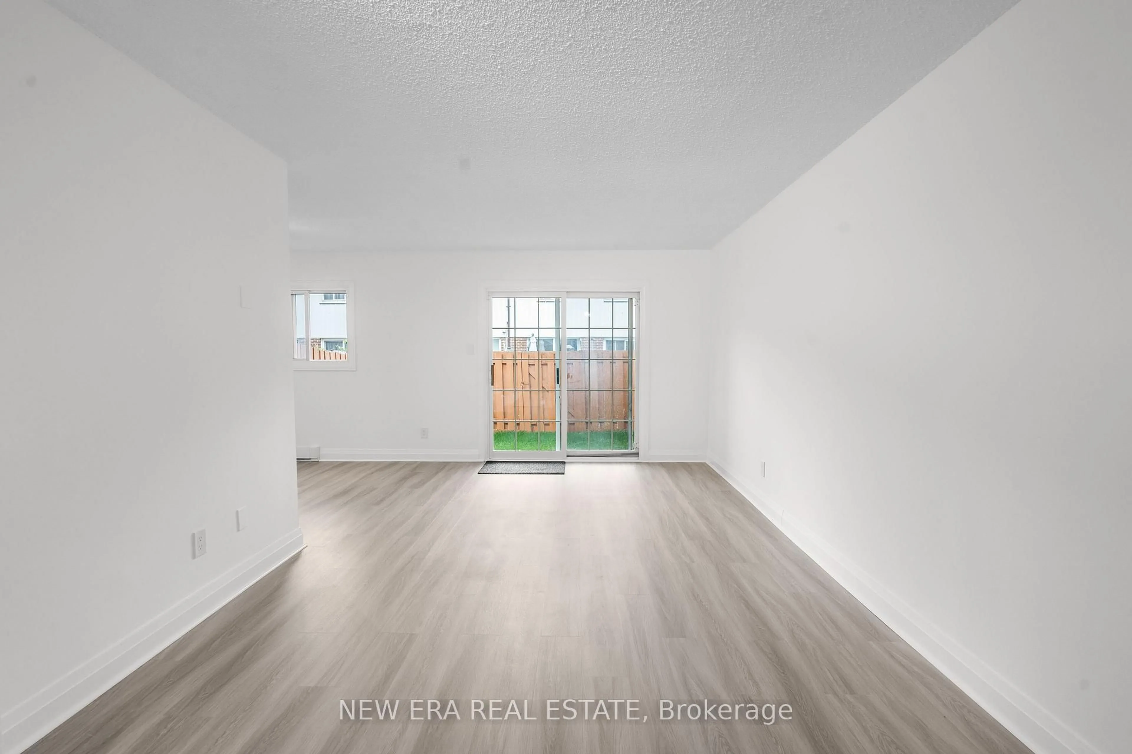 A pic of a room for 2440 Bromsgrove Rd #6, Mississauga Ontario L5J 4J7
