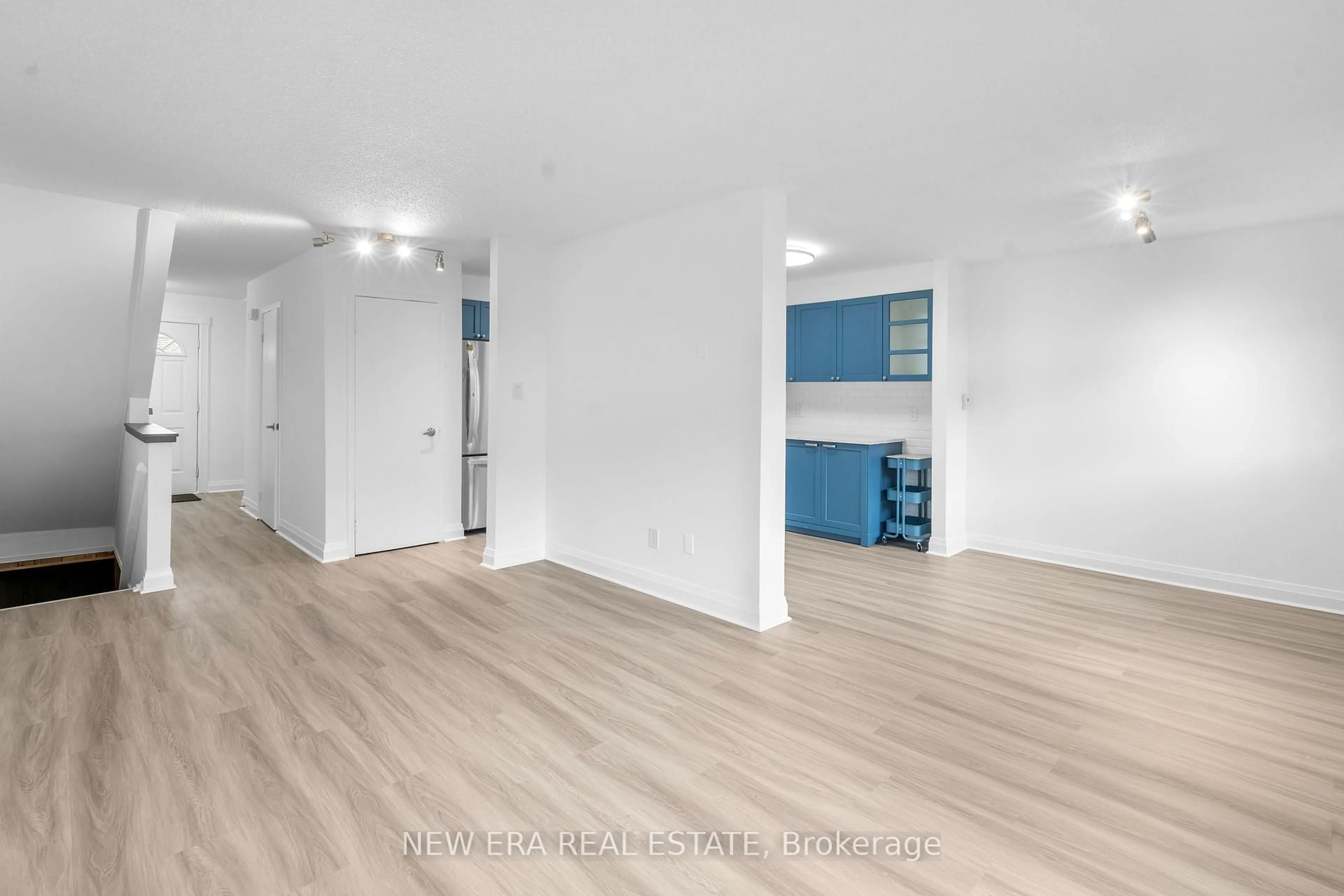 Unknown for 2440 Bromsgrove Rd #6, Mississauga Ontario L5J 4J7