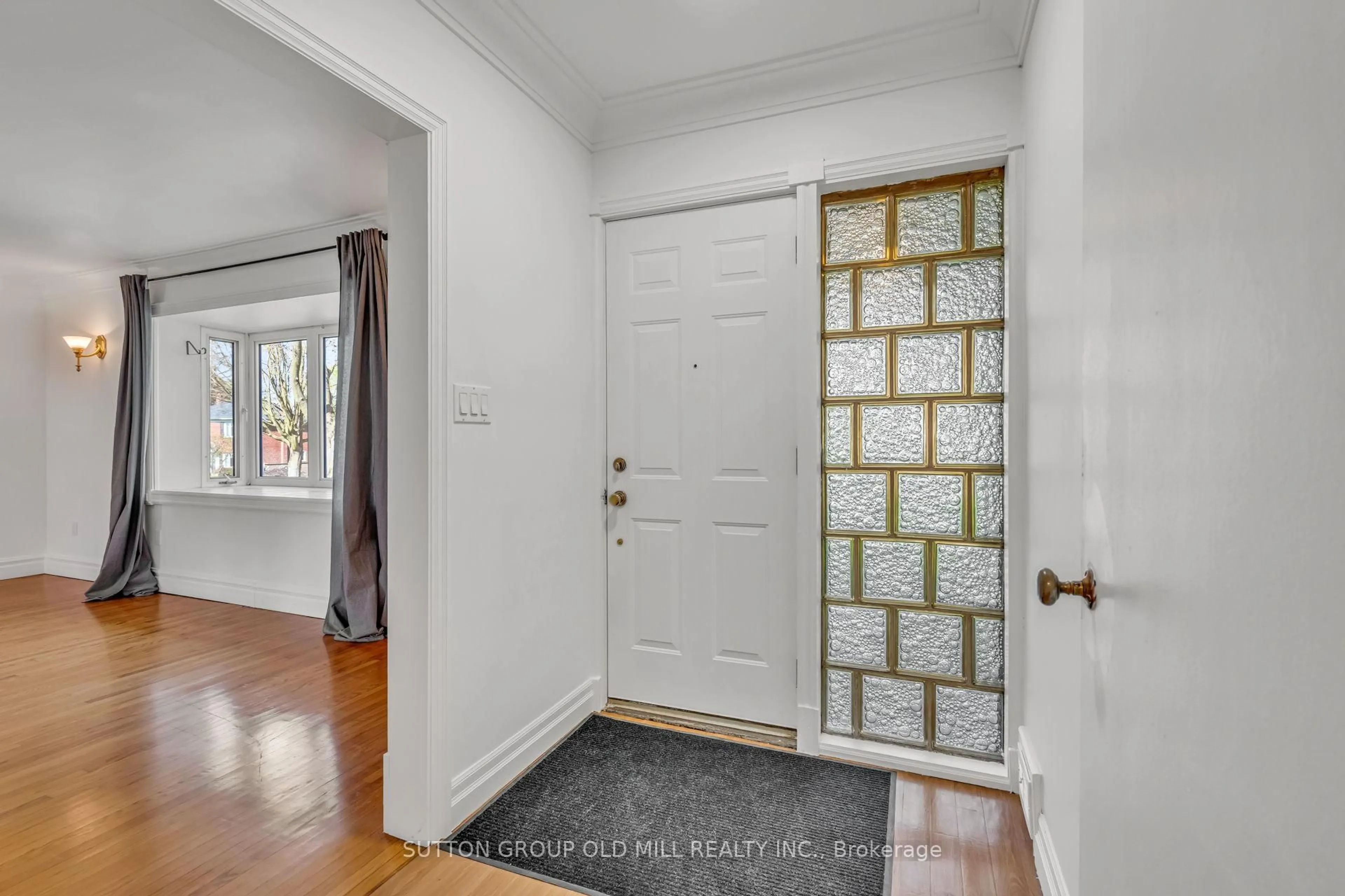 Indoor entryway for 29 Robin Hood Rd, Toronto Ontario M9A 2W6