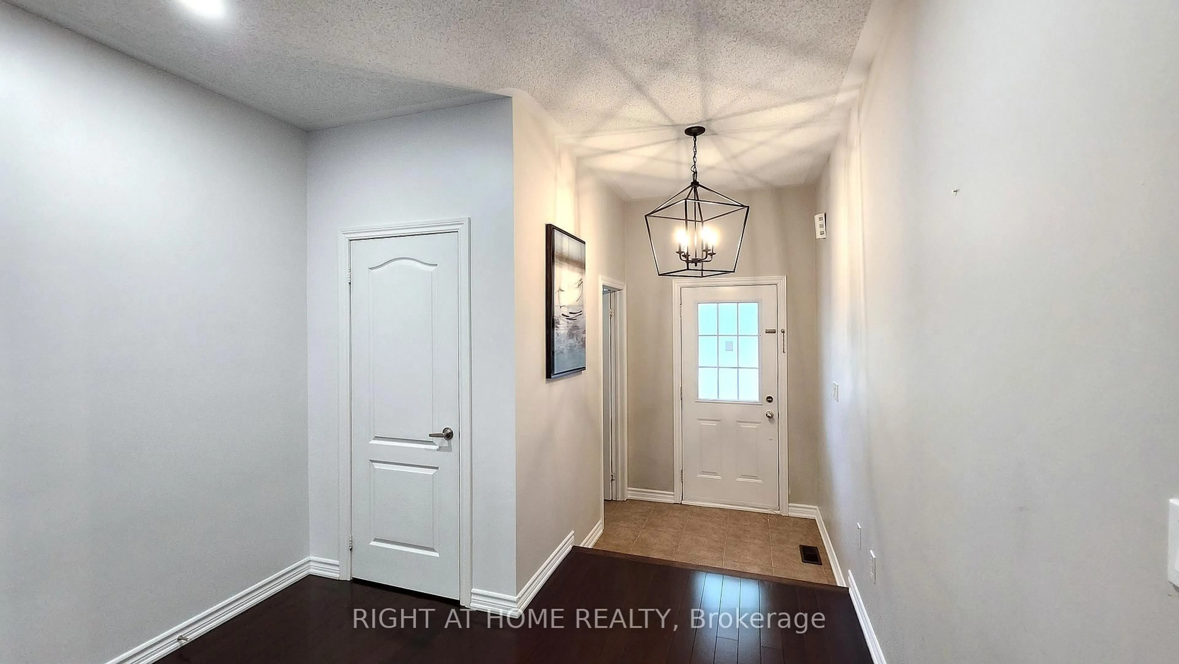 Indoor entryway for 1359 Kestell Blvd, Oakville Ontario L6H 0C9