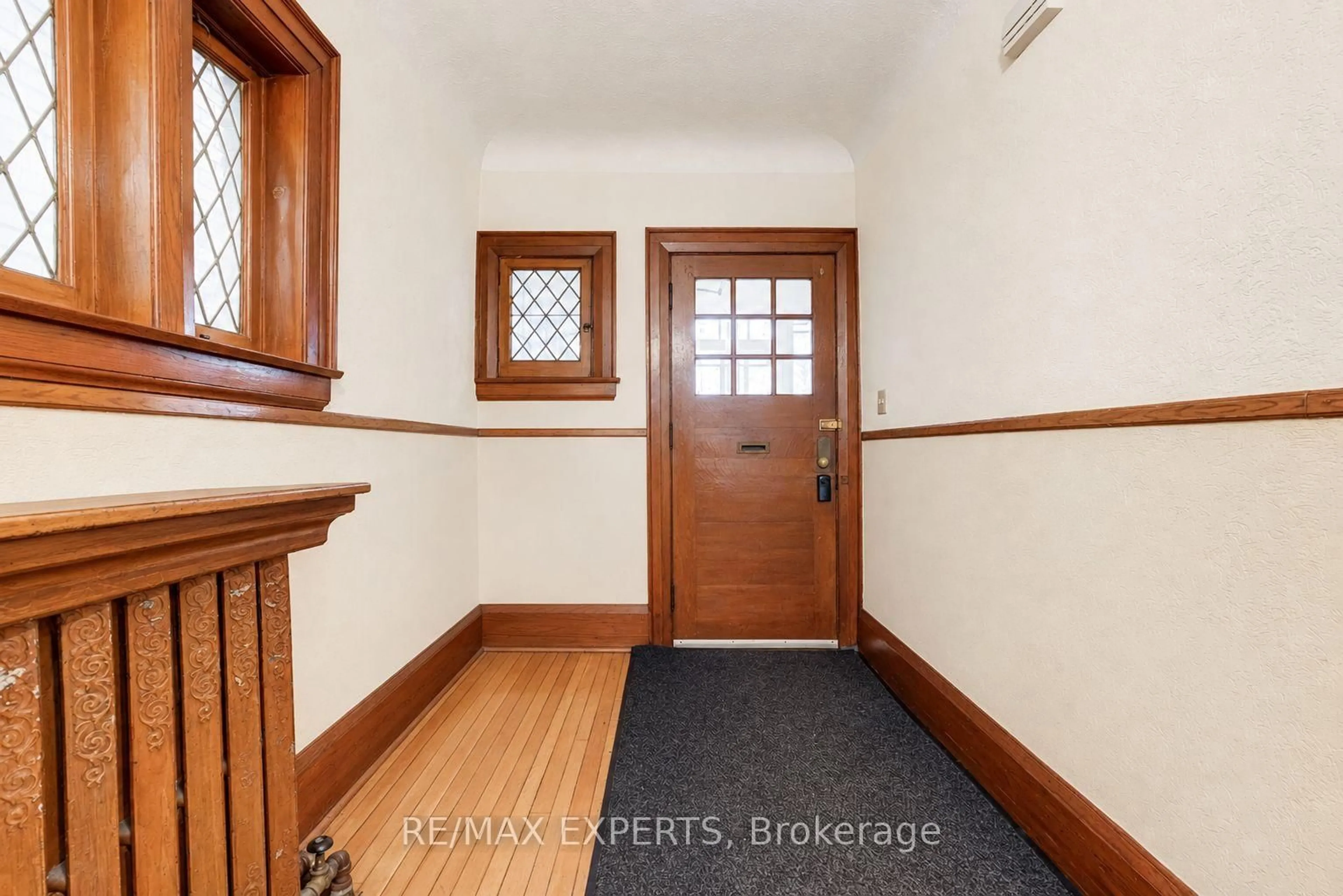 Indoor entryway for 19 Marmaduke St, Toronto Ontario M6R 1T1
