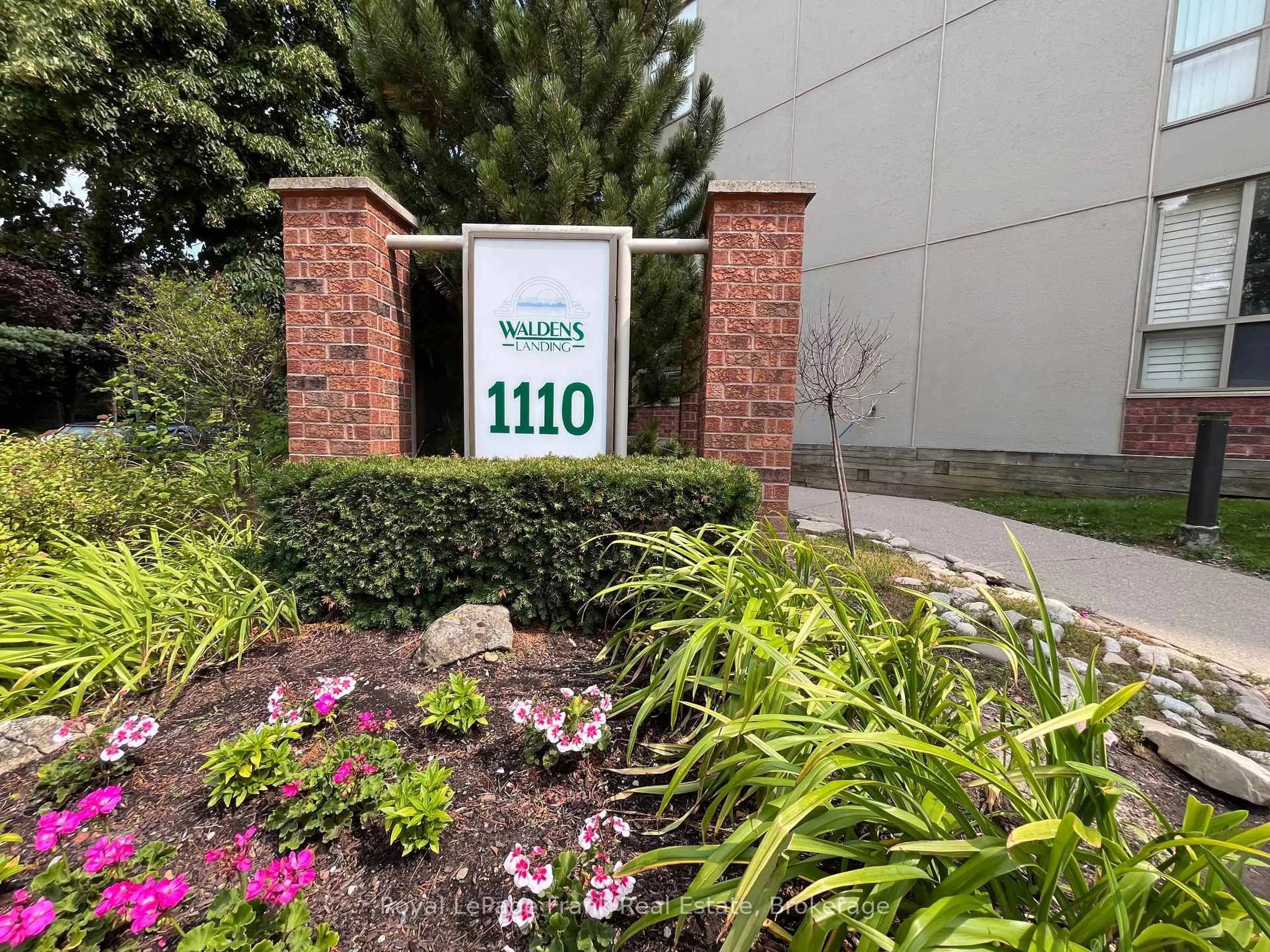 Indoor foyer for 1110 Walden Circ #102, Mississauga Ontario L5J 4R3