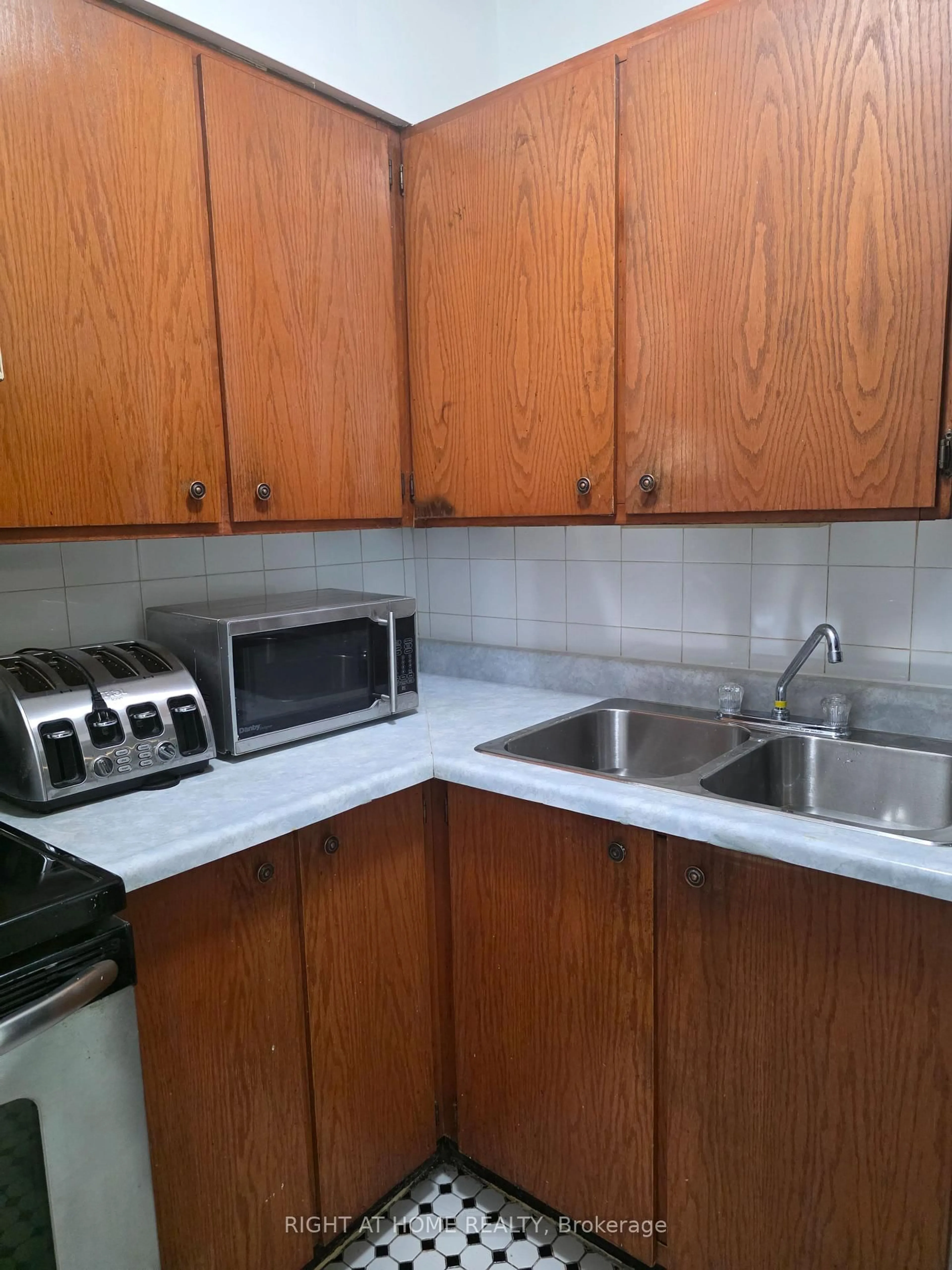 Standard kitchen, unknown for 50 Lotherton Ptwy #302, Toronto Ontario M6B 2G8