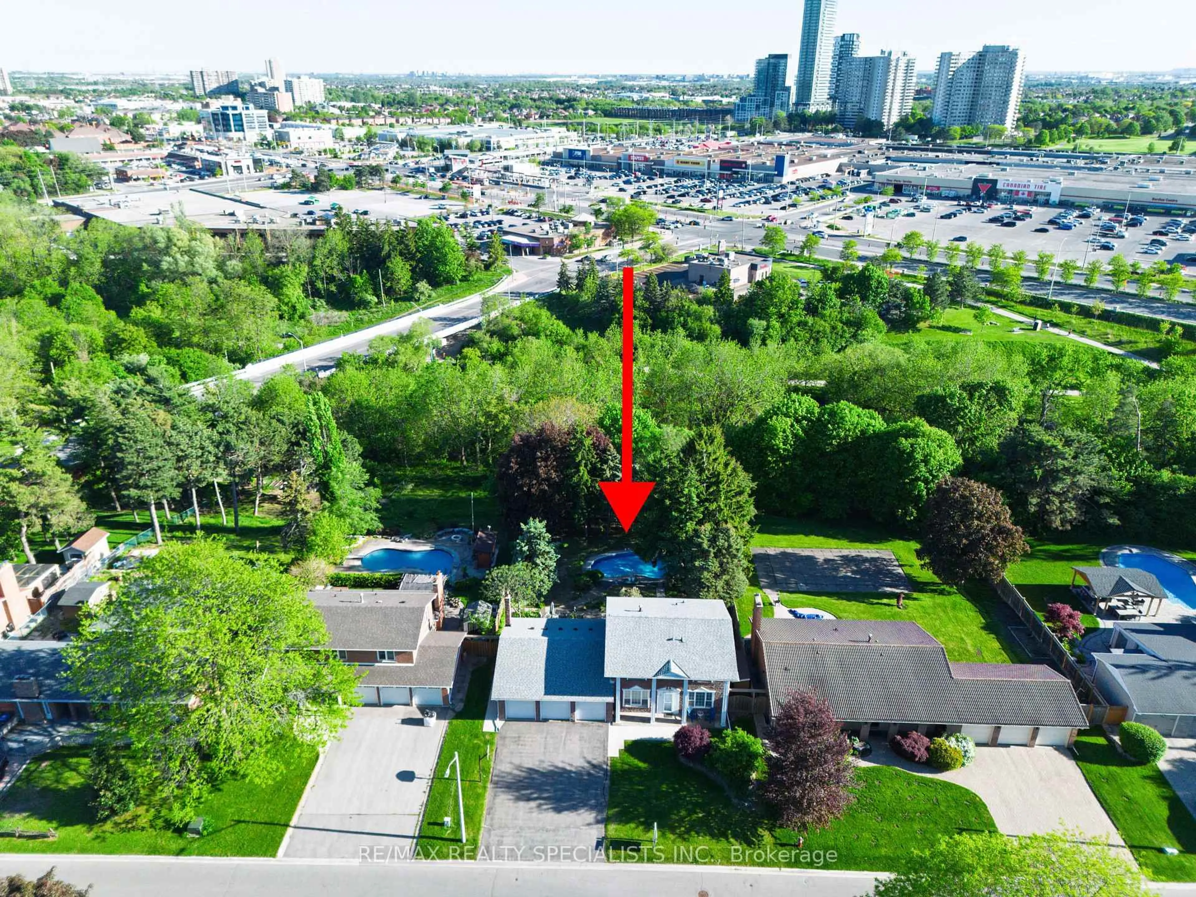 A pic from outside/outdoor area/front of a property/back of a property/a pic from drone, city buildings view from balcony for 8 River View Dr, Brampton Ontario L6W 2E5