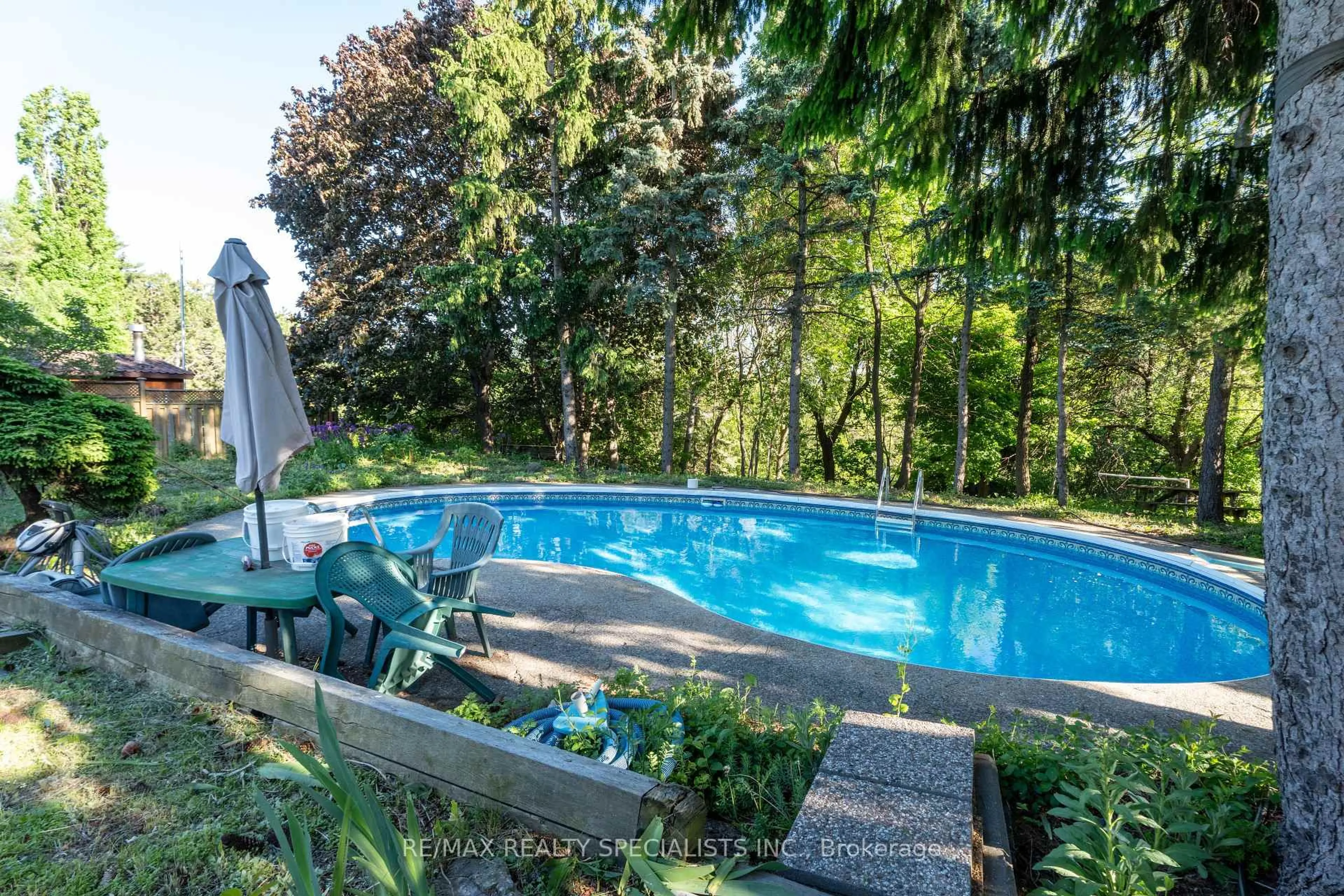 Pool for 8 River View Dr, Brampton Ontario L6W 2E5