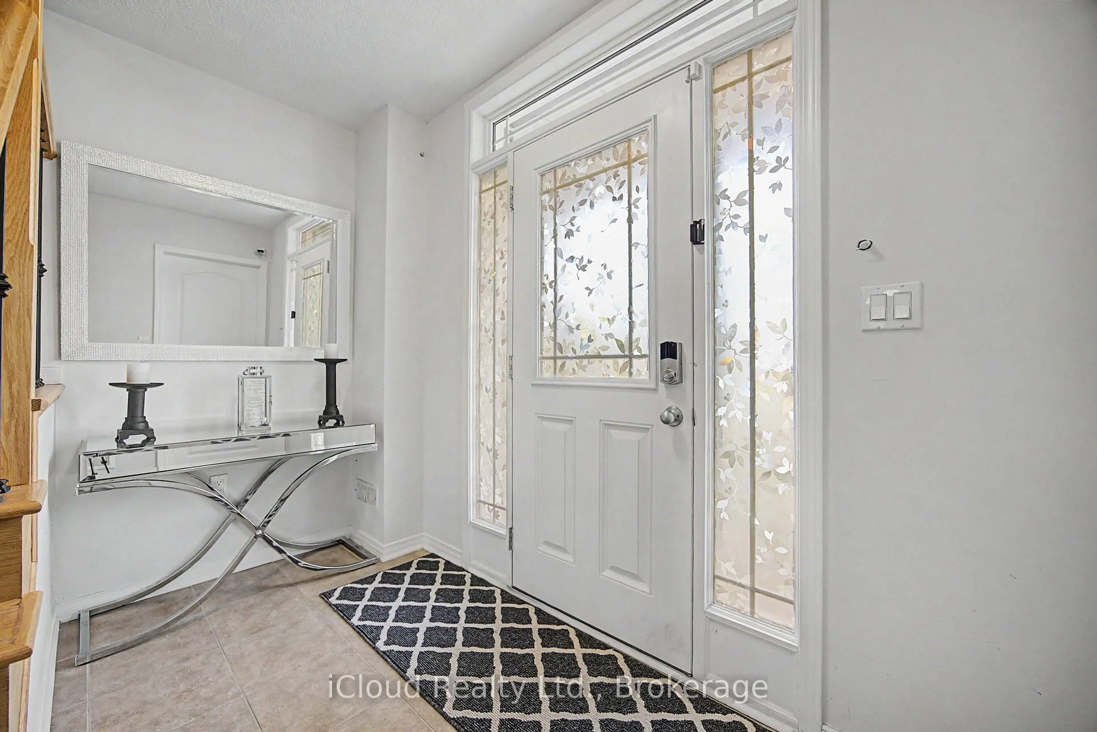 Indoor entryway for 12478 Kennedy Rd, Caledon Ontario L7C 3P6