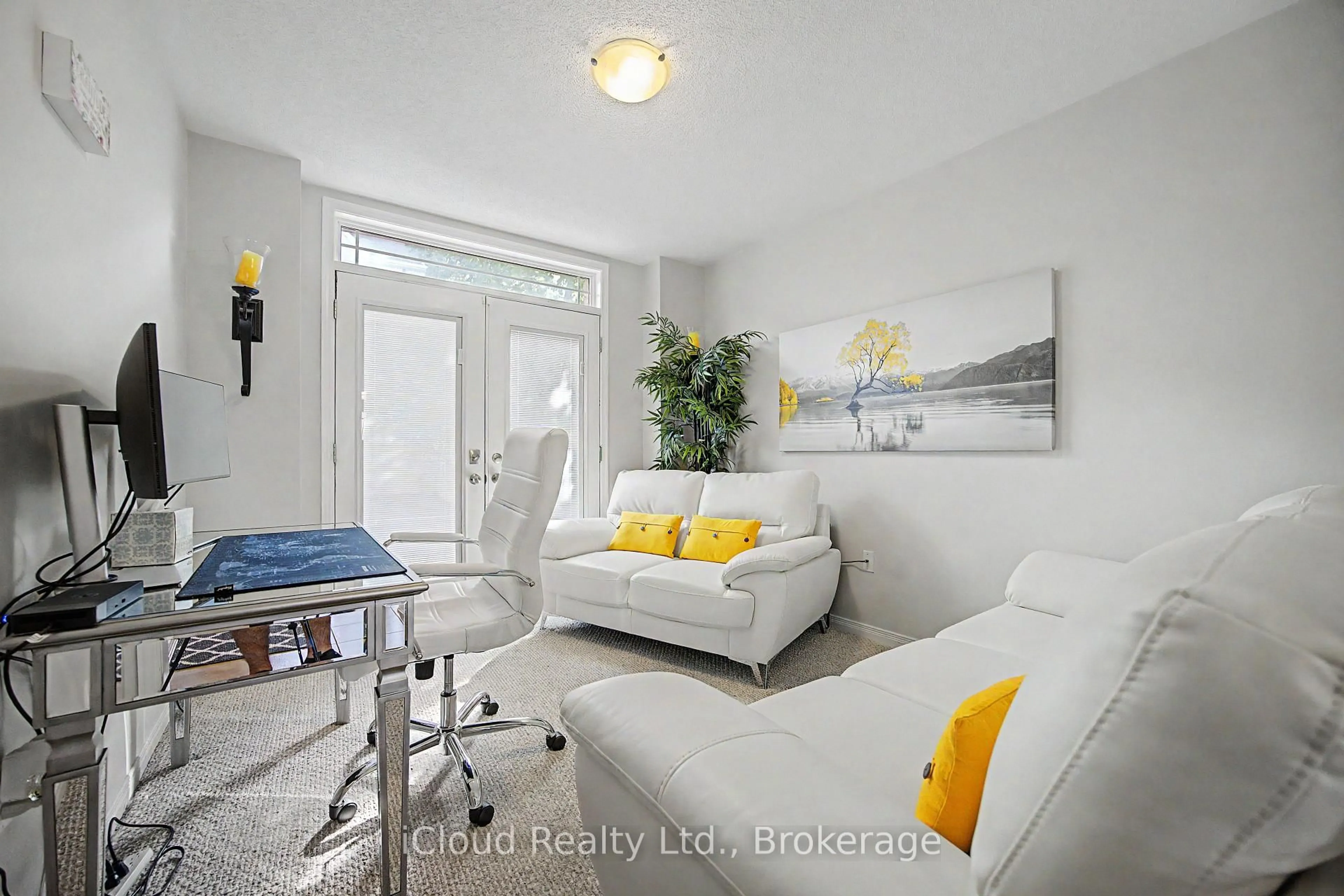 Living room with furniture, unknown for 12478 Kennedy Rd, Caledon Ontario L7C 3P6