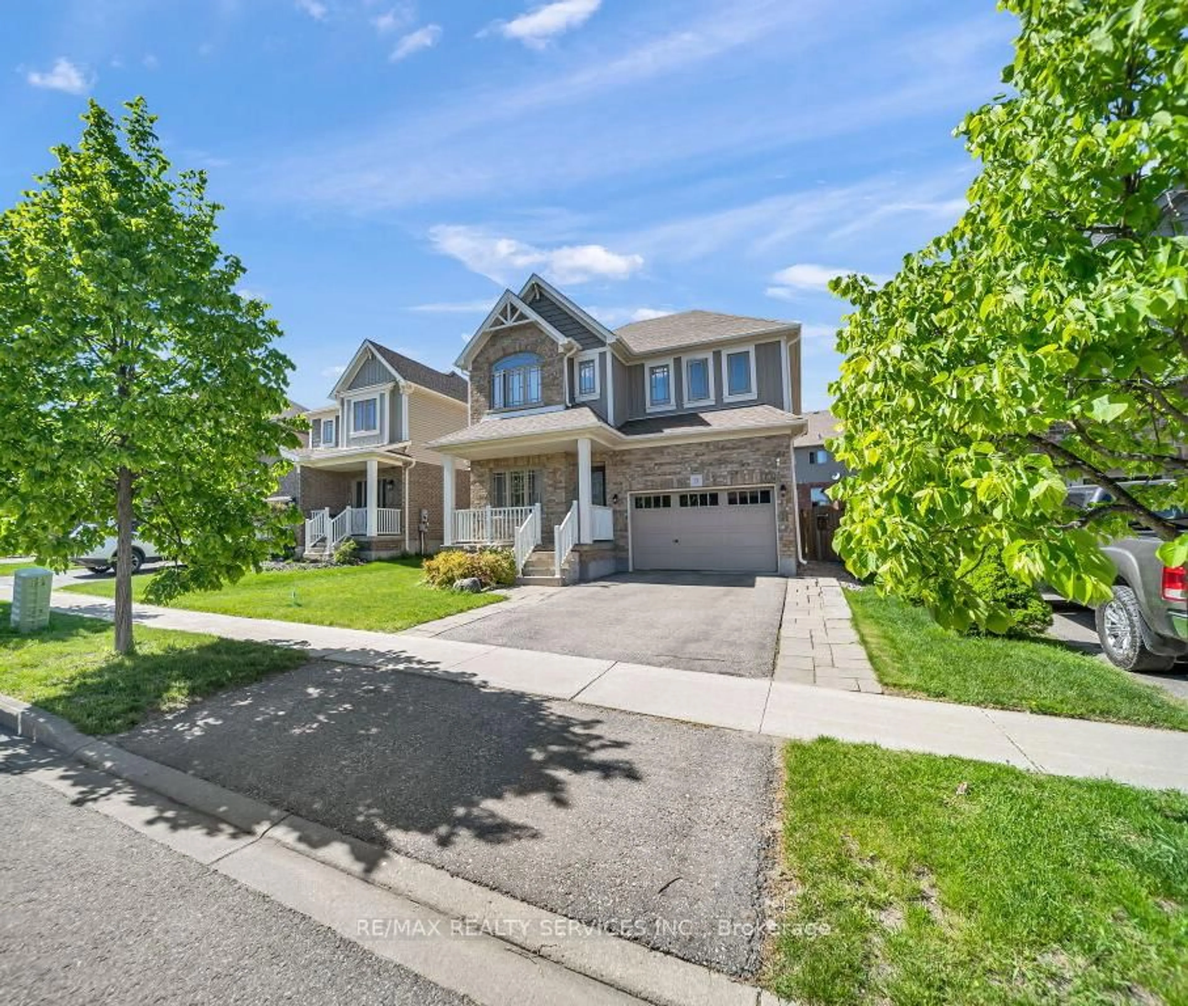 Home with vinyl exterior material, street for 9 Fitzgerald St, Orangeville Ontario L9W 6R7