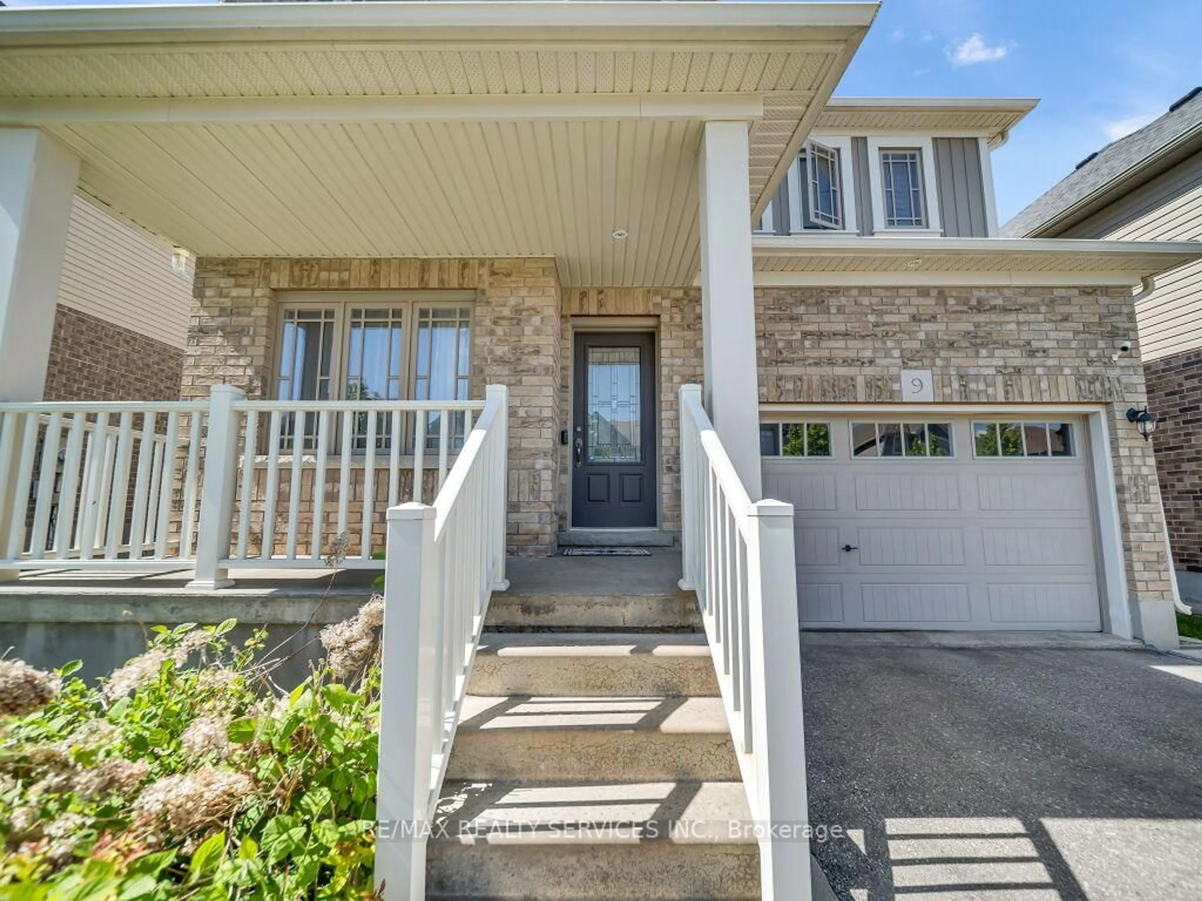 Home with vinyl exterior material, street for 9 Fitzgerald St, Orangeville Ontario L9W 6R7