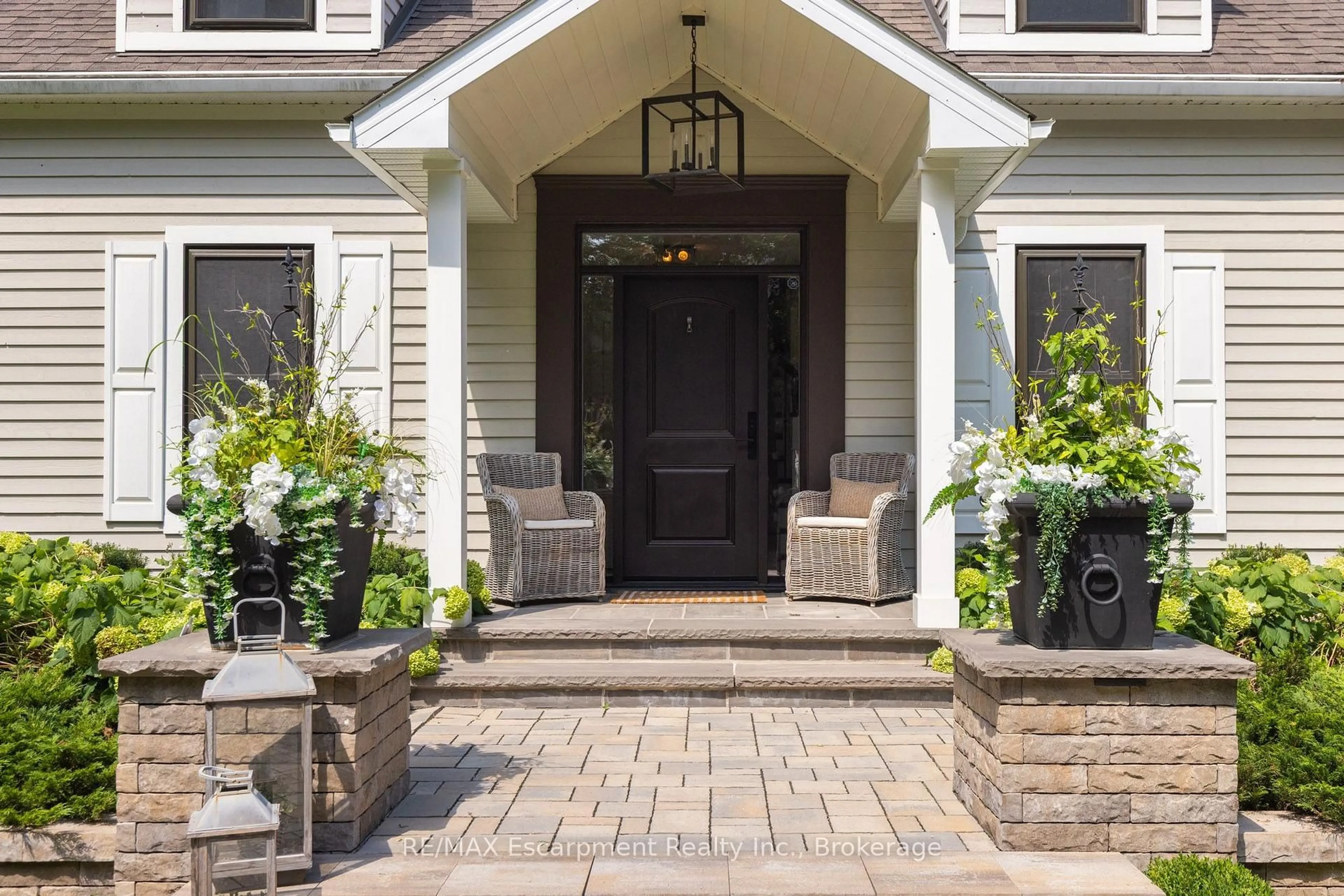 Indoor entryway for 105 WHITTINGTON Pl, Oakville Ontario L6K 3W1