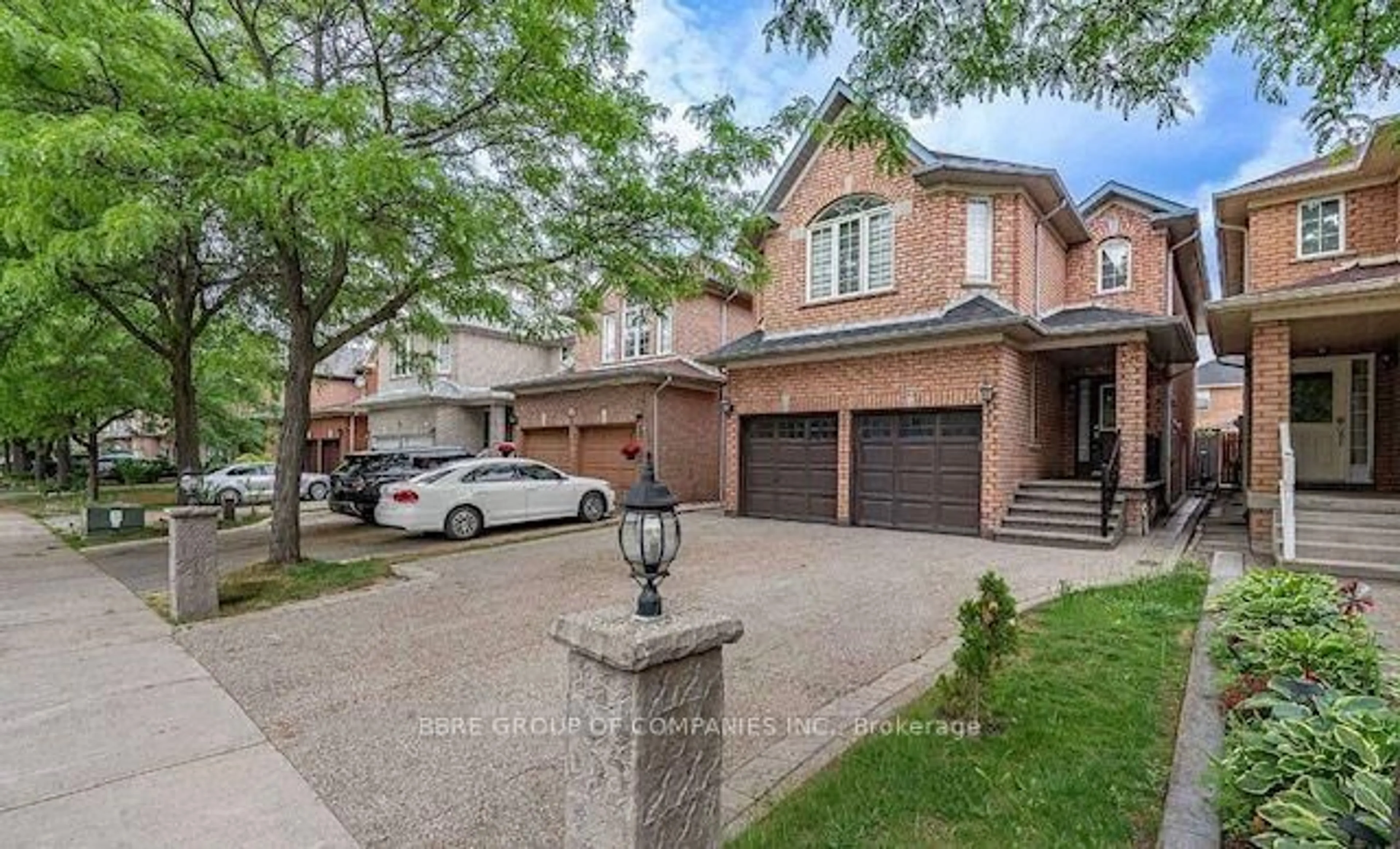 Home with brick exterior material, street for 25 GOLDEN EAGLE Rd, Brampton Ontario L6R 1Z4