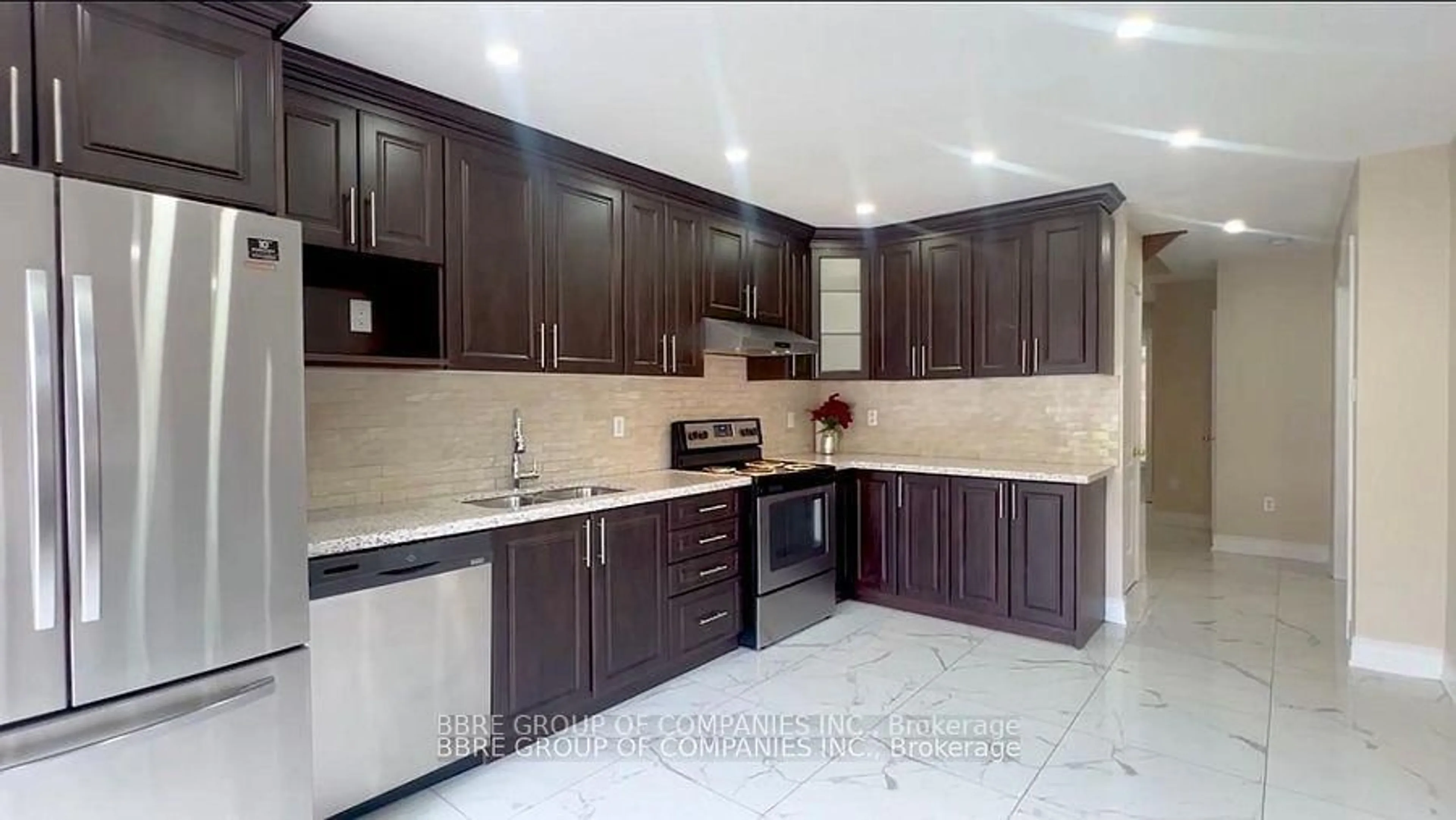 Contemporary kitchen, ceramic/tile floor for 25 GOLDEN EAGLE Rd, Brampton Ontario L6R 1Z4