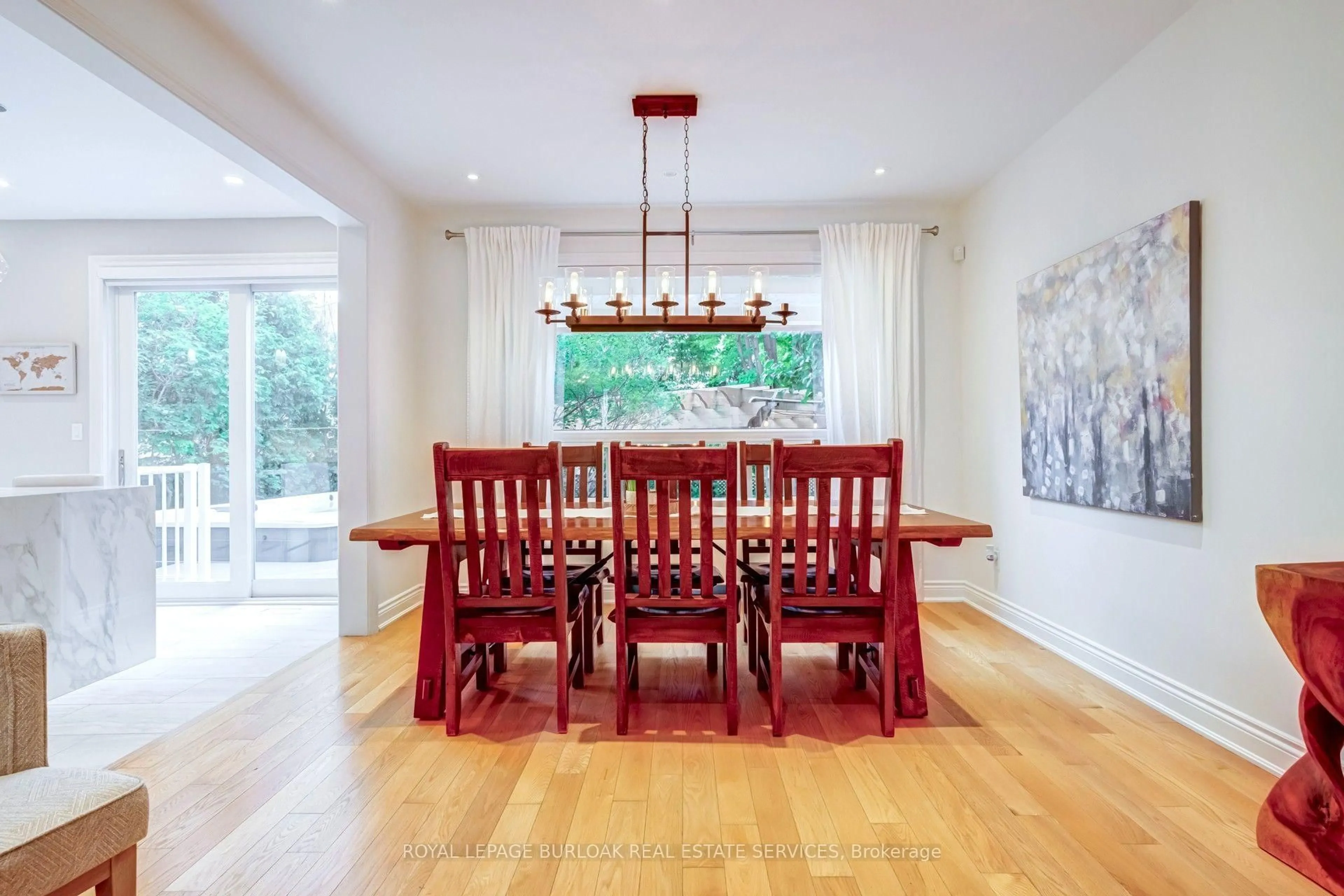 Dining room, wood/laminate floor for 2342 Lionstone Dr, Oakville Ontario L6M 4T4