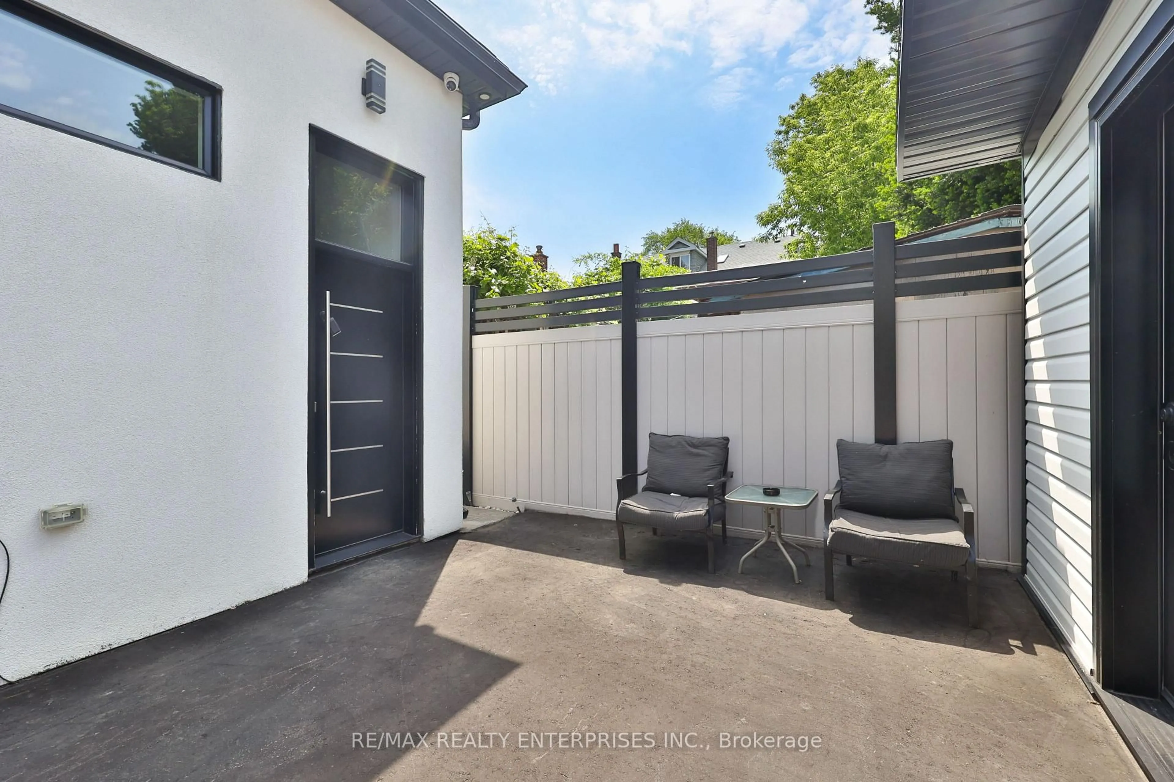 Patio, street for 172 Royal York Rd, Toronto Ontario M8V 2V4