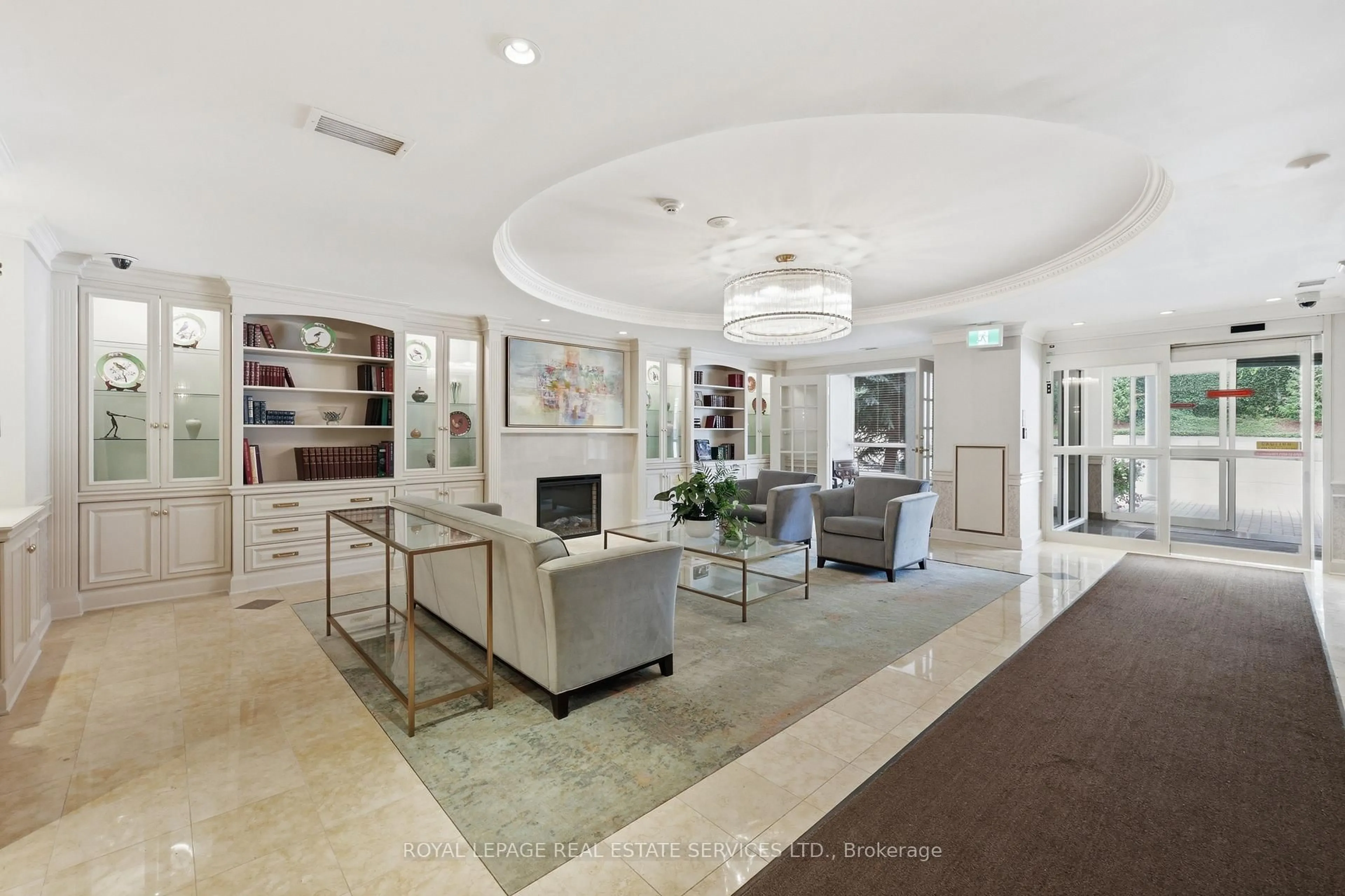 Indoor foyer for 60 Old Mill Rd #707, Oakville Ontario L6J 7V9