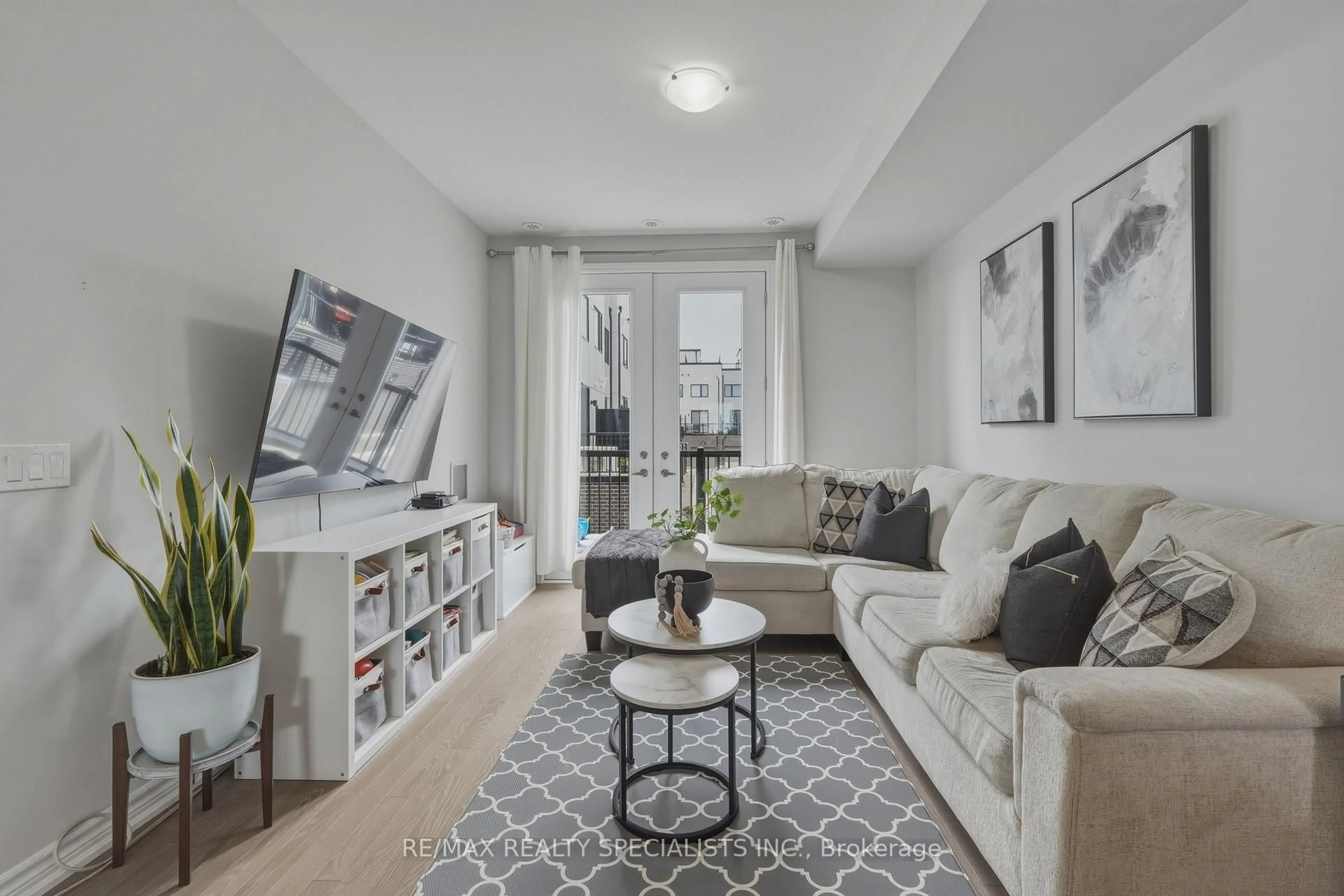 Living room with furniture, unknown for 348 Wheat Boom Dr #20, Oakville Ontario L6H 3Y6
