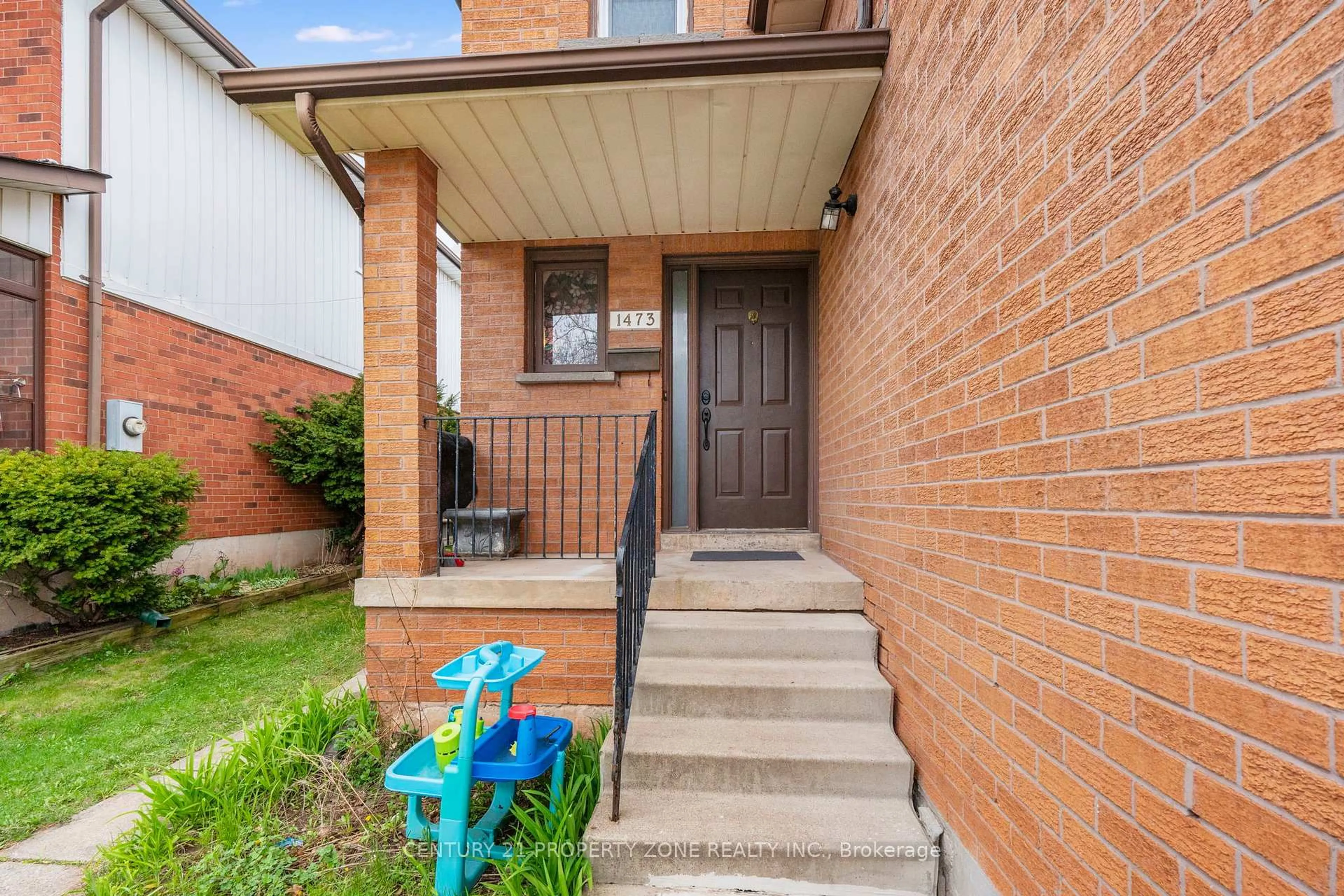 Home with brick exterior material, street for 1473 Elm Rd, Oakville Ontario L6H 1W3