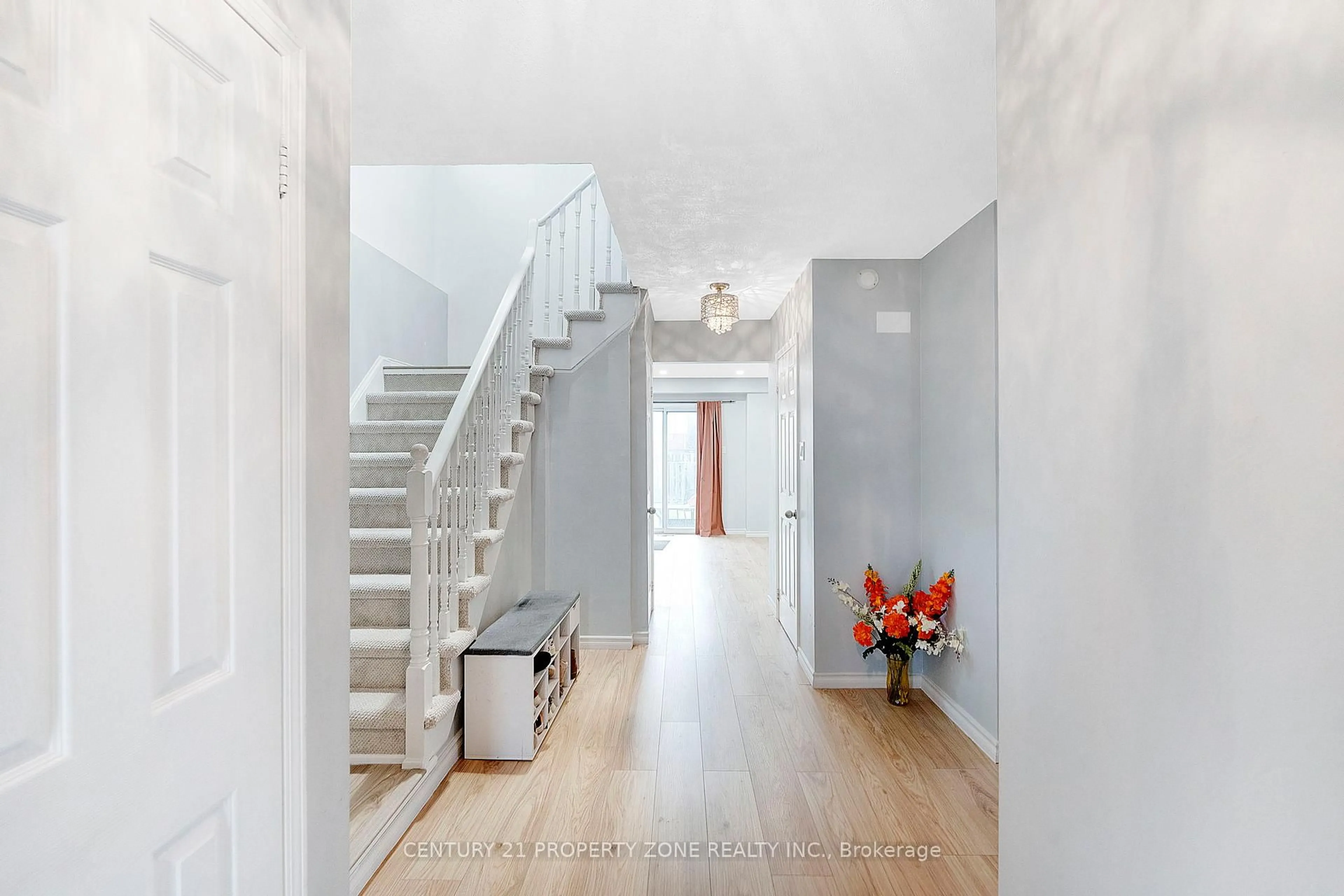 Indoor entryway for 1473 Elm Rd, Oakville Ontario L6H 1W3