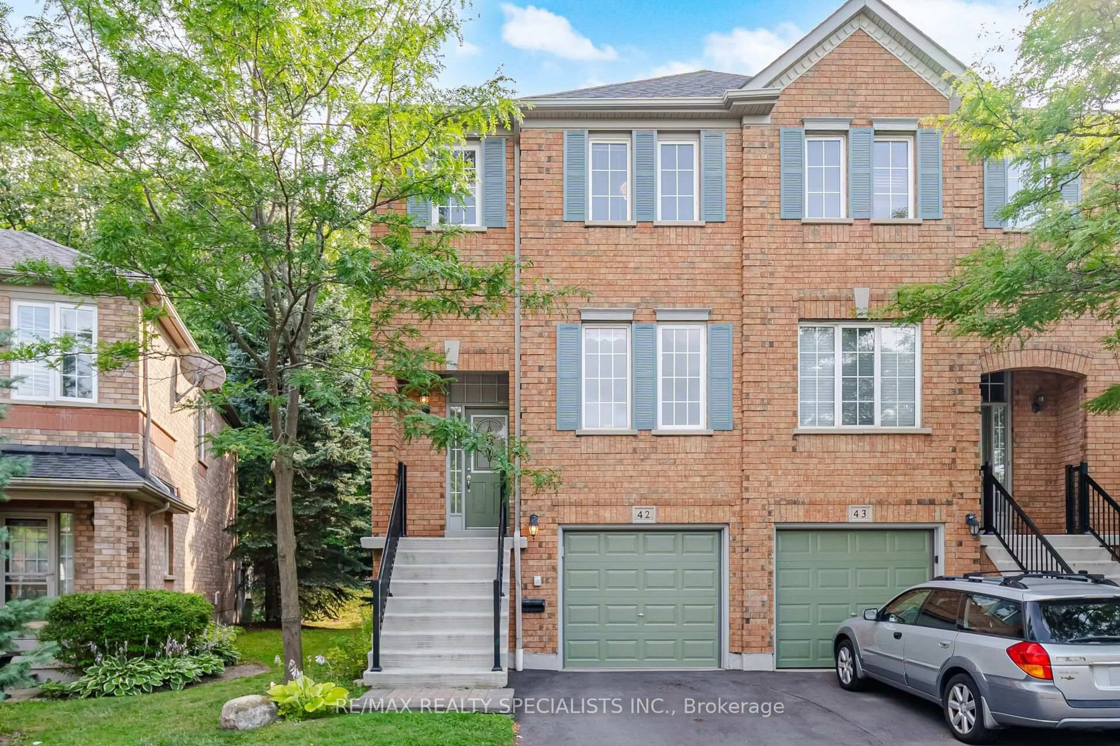 Home with brick exterior material, street for 5530 GLEN ERIN Dr #42, Mississauga Ontario L5M 6E8