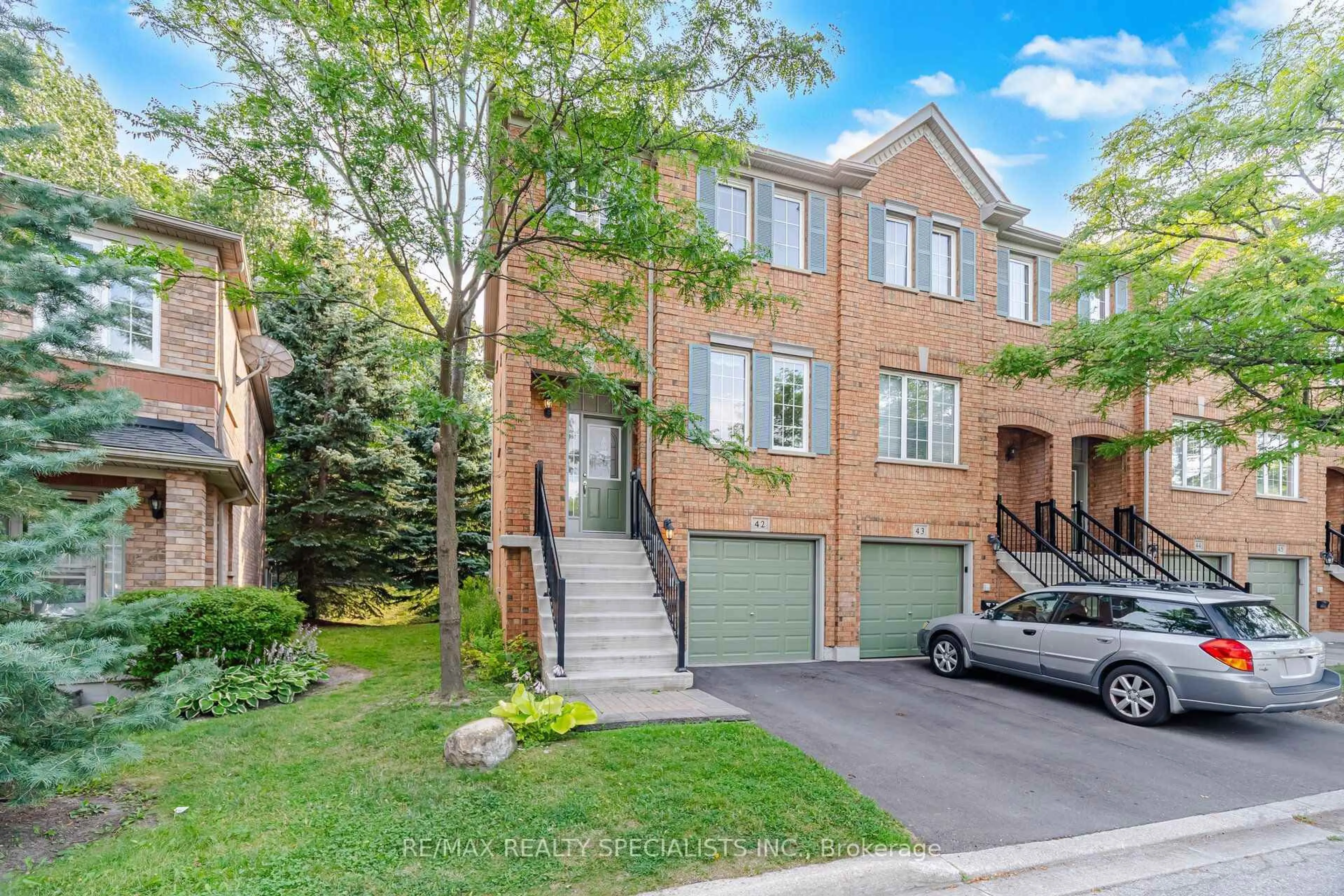 Home with brick exterior material, street for 5530 GLEN ERIN Dr #42, Mississauga Ontario L5M 6E8