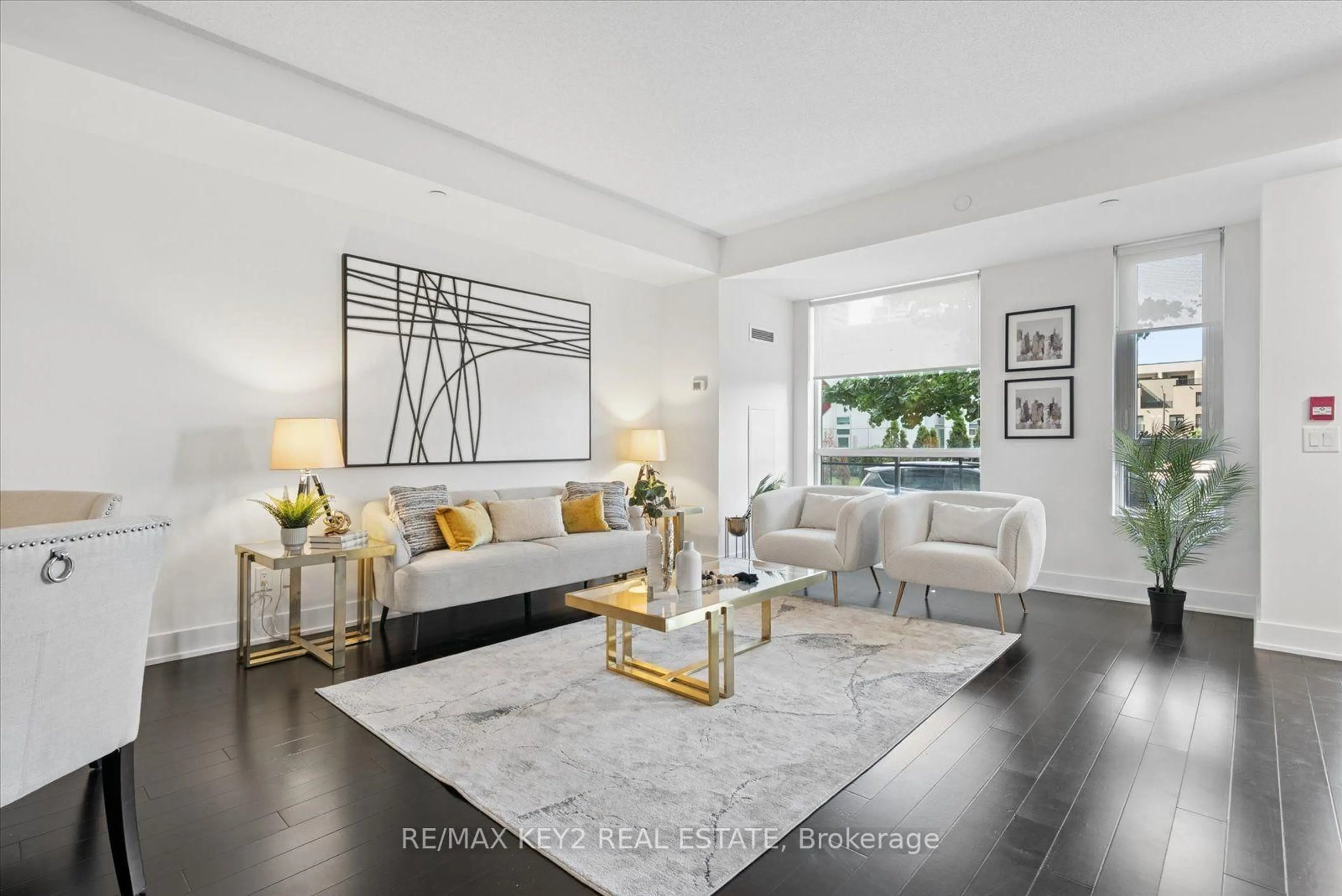 Living room with furniture, unknown for 4011 Brickstone Mews #TH6, Mississauga Ontario L5B 0G3