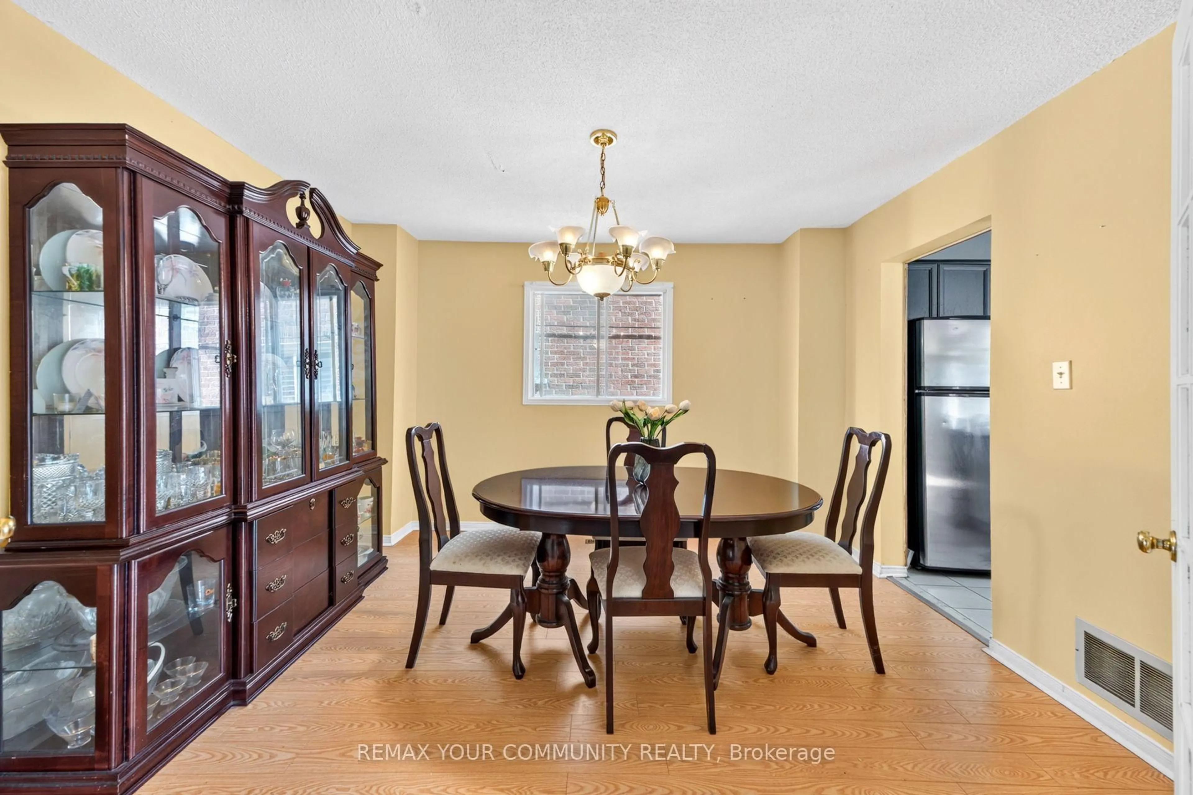 Dining room, ceramic/tile floor for 74 Richvale Dr, Brampton Ontario L6Z 4K1