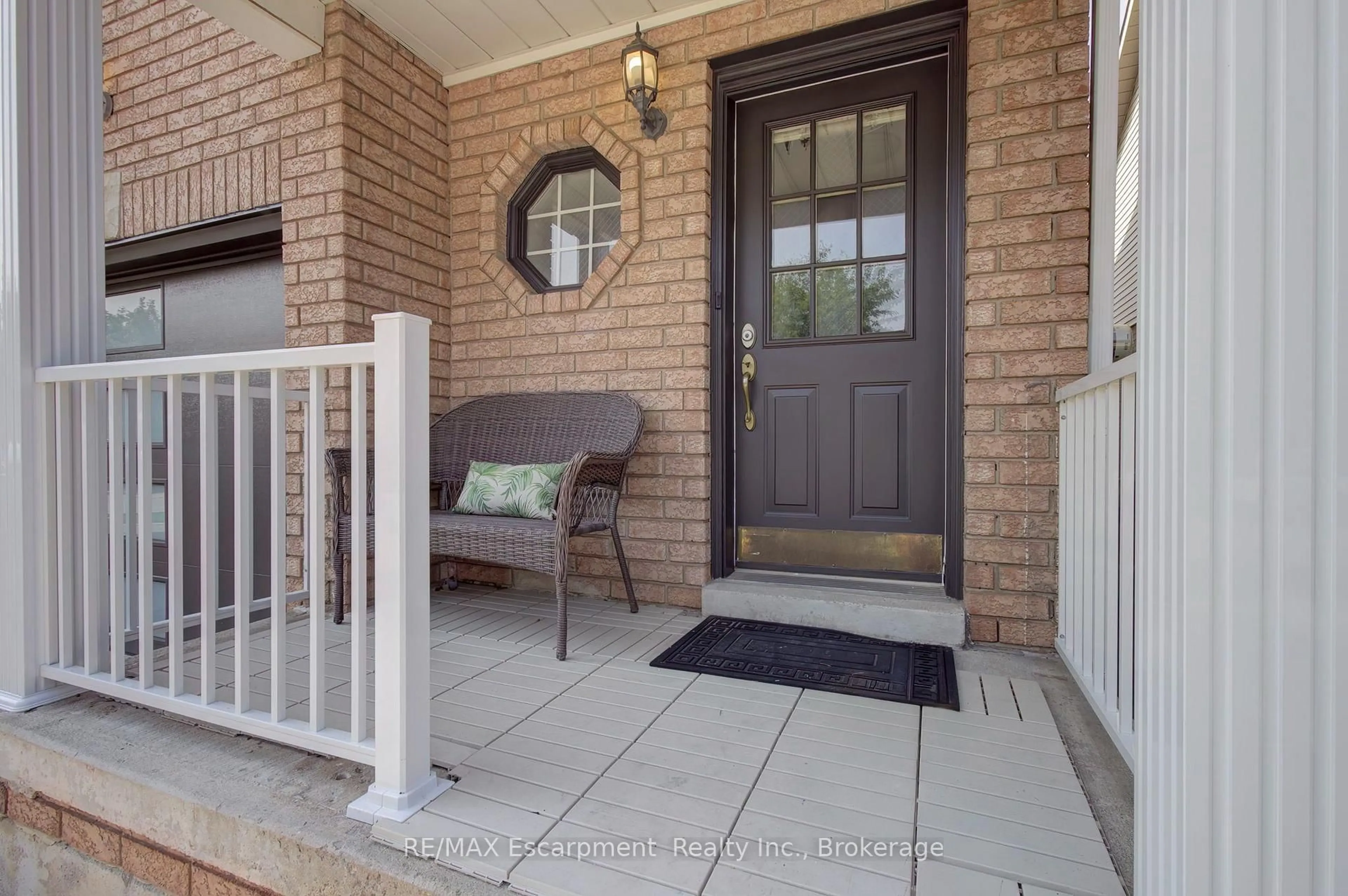 Indoor entryway for 5143 Lampman Ave, Burlington Ontario L7L 6K1
