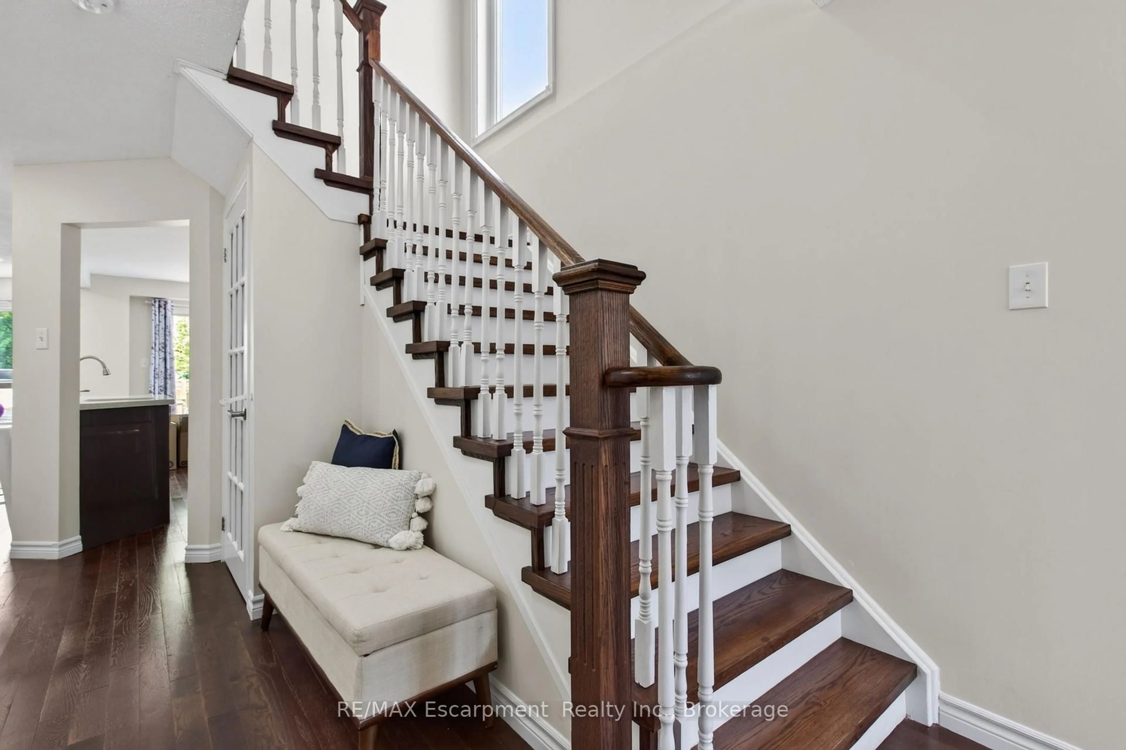 Stairs for 5143 Lampman Ave, Burlington Ontario L7L 6K1