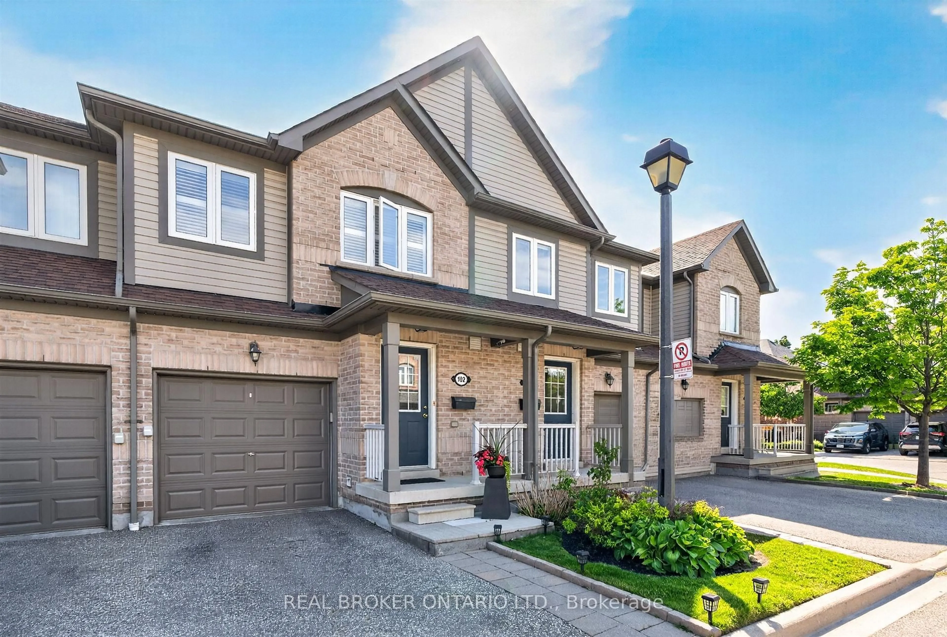 Home with brick exterior material, street for 86 Joymar Dr #102, Mississauga Ontario L5M 7Z6