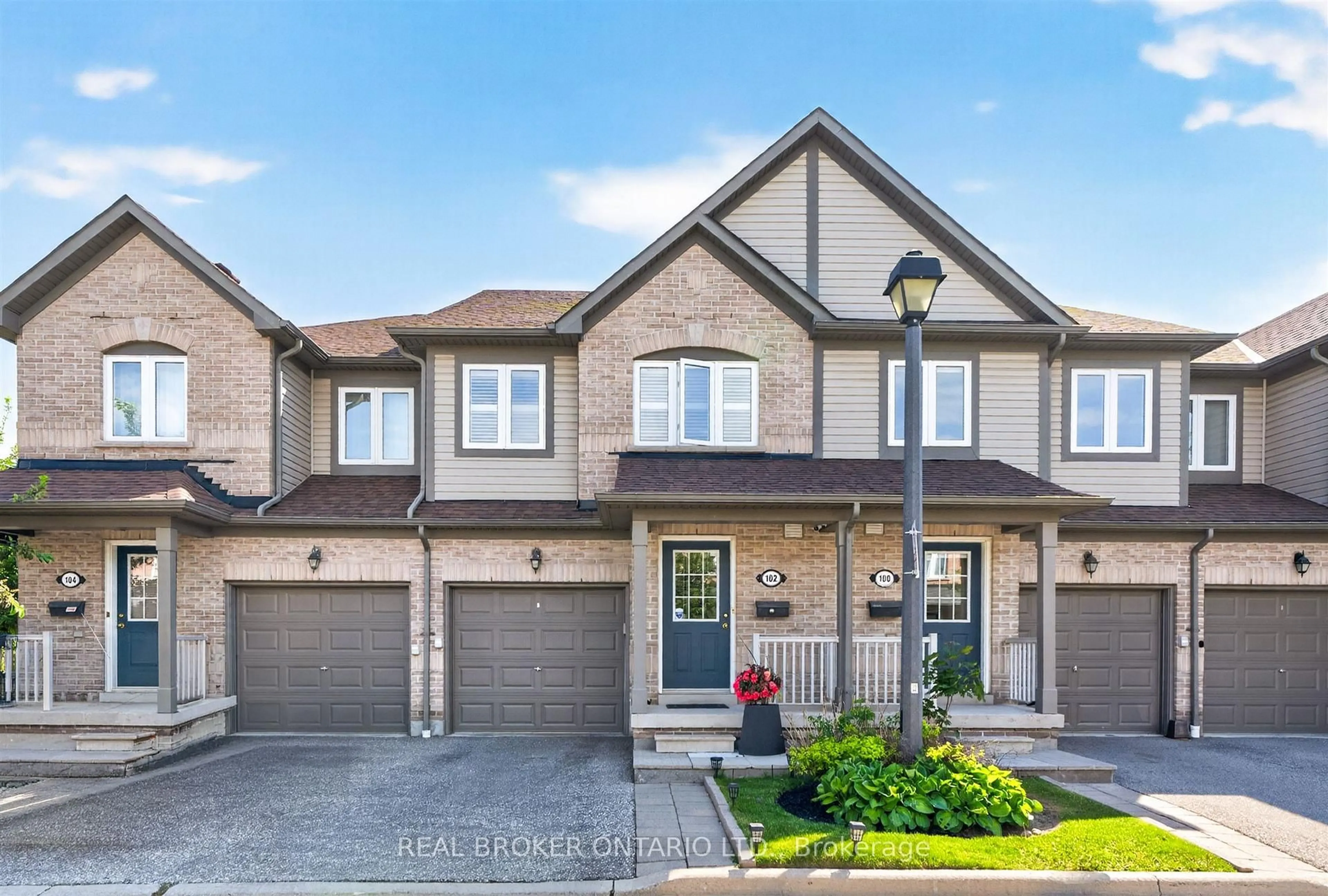 Home with brick exterior material, street for 86 Joymar Dr #102, Mississauga Ontario L5M 7Z6