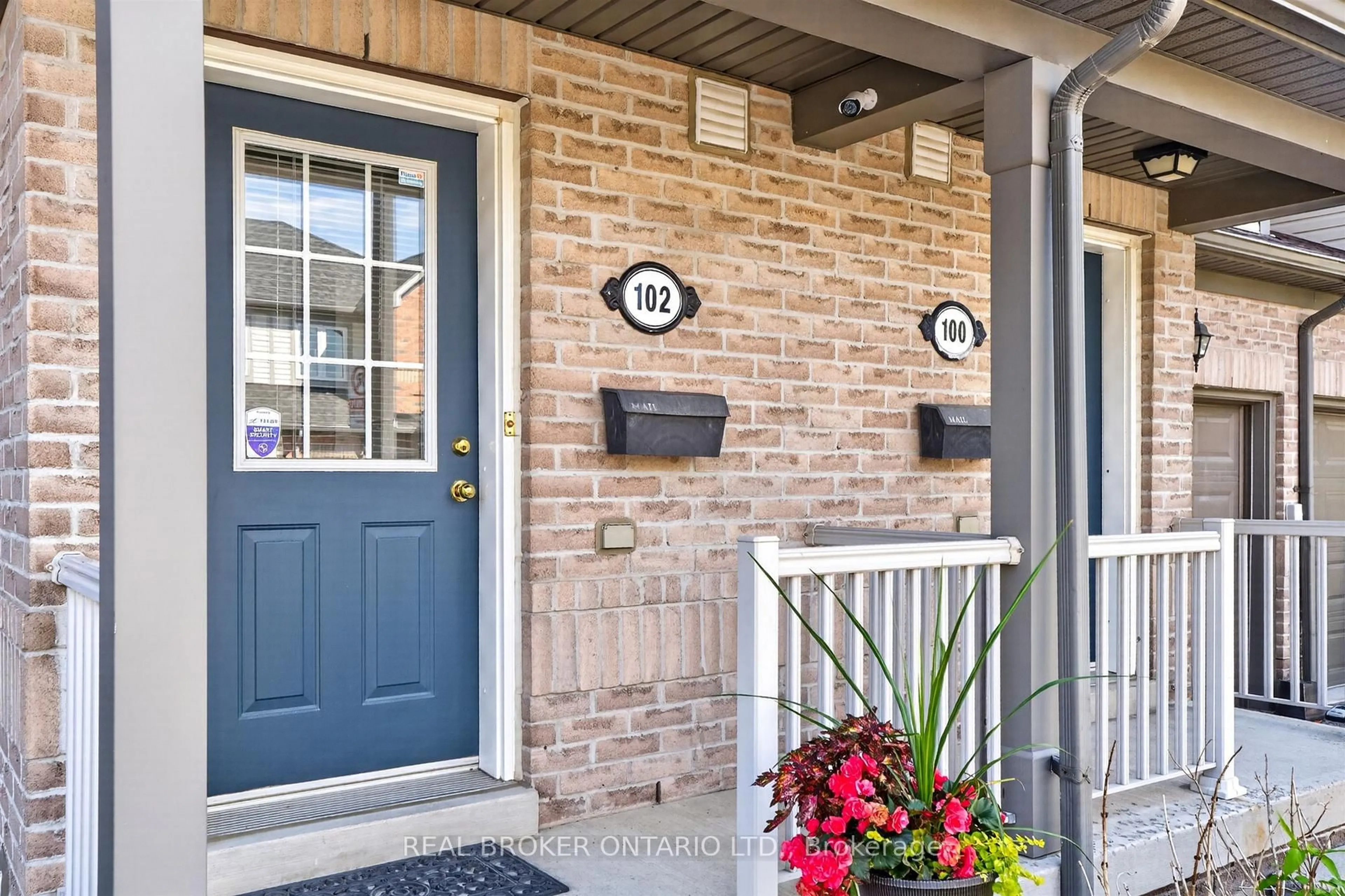 Indoor entryway for 86 Joymar Dr #102, Mississauga Ontario L5M 7Z6