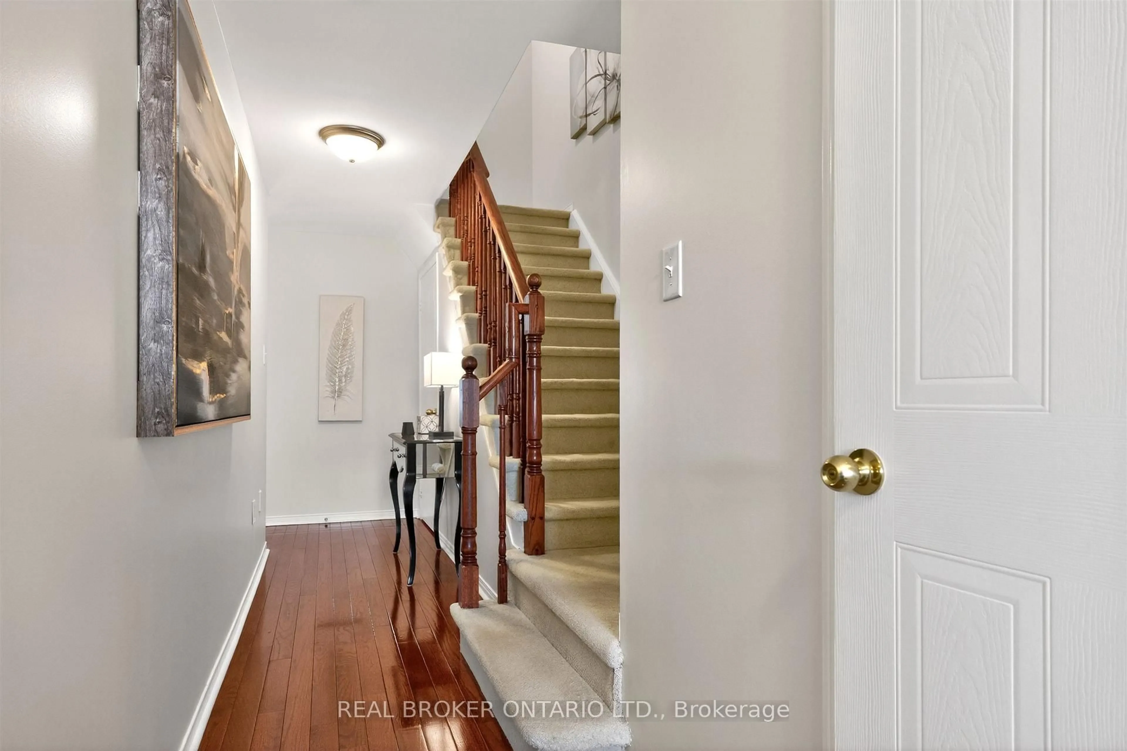 Indoor entryway for 86 Joymar Dr #102, Mississauga Ontario L5M 7Z6