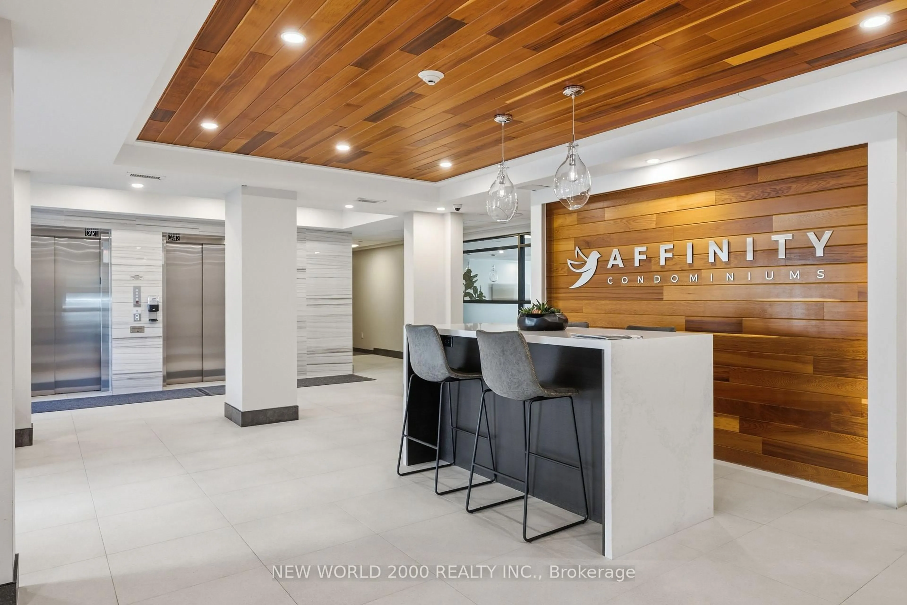 Indoor foyer for 340 Plains Rd #304, Burlington Ontario L7T 0C2