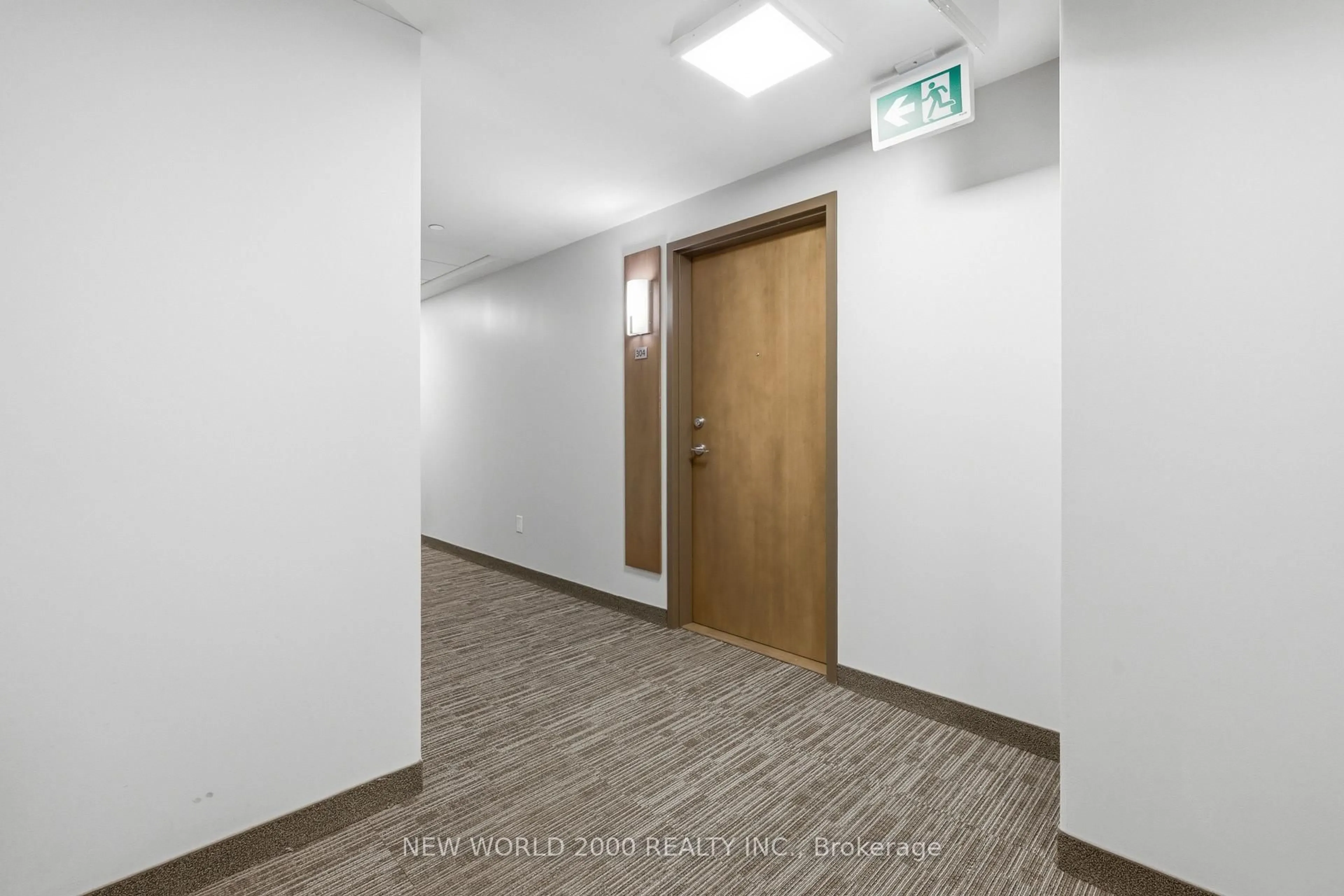 Indoor foyer for 340 Plains Rd #304, Burlington Ontario L7T 0C2
