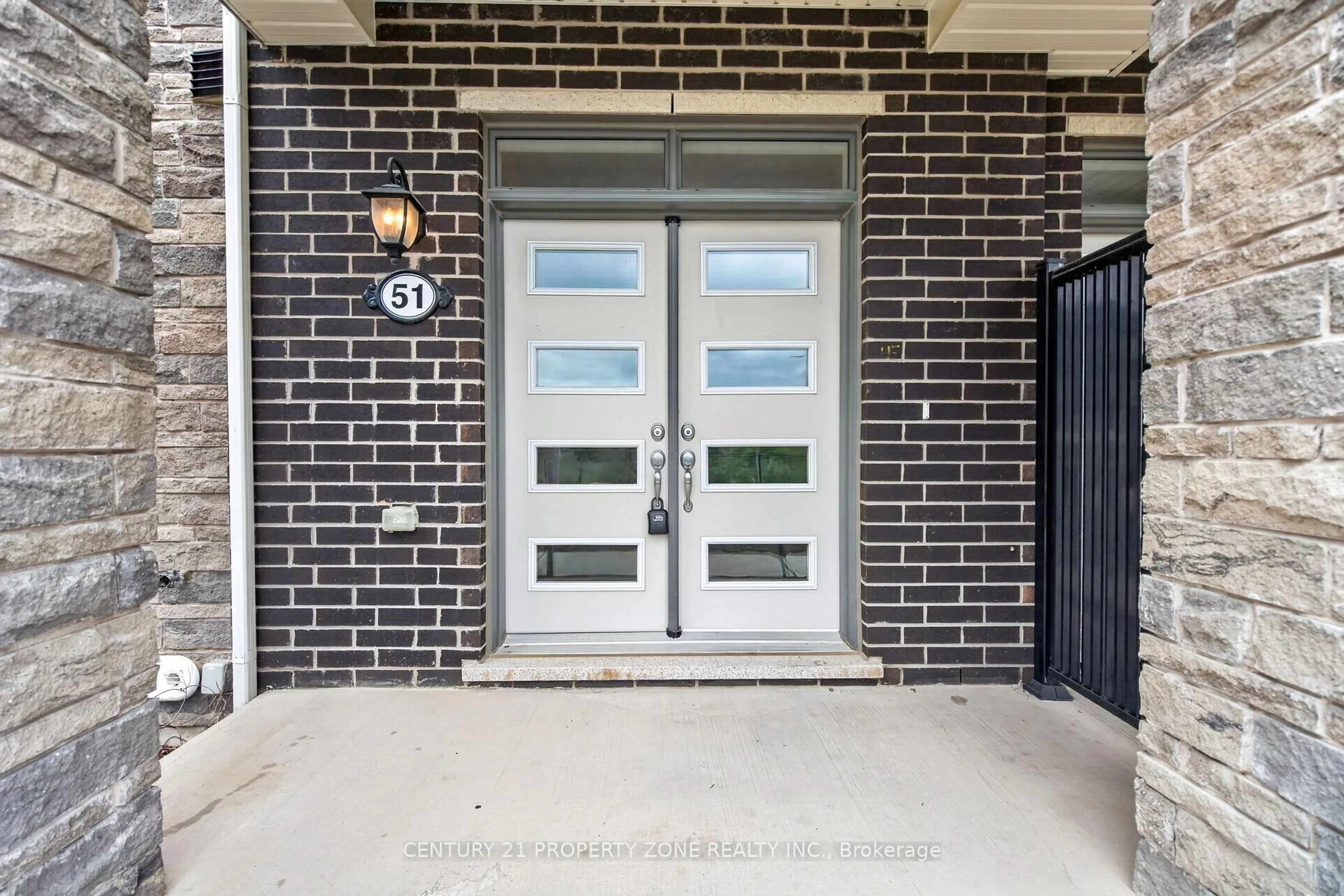 Indoor entryway for 51 Summer Wind Lane #42, Brampton Ontario L7A 5J2
