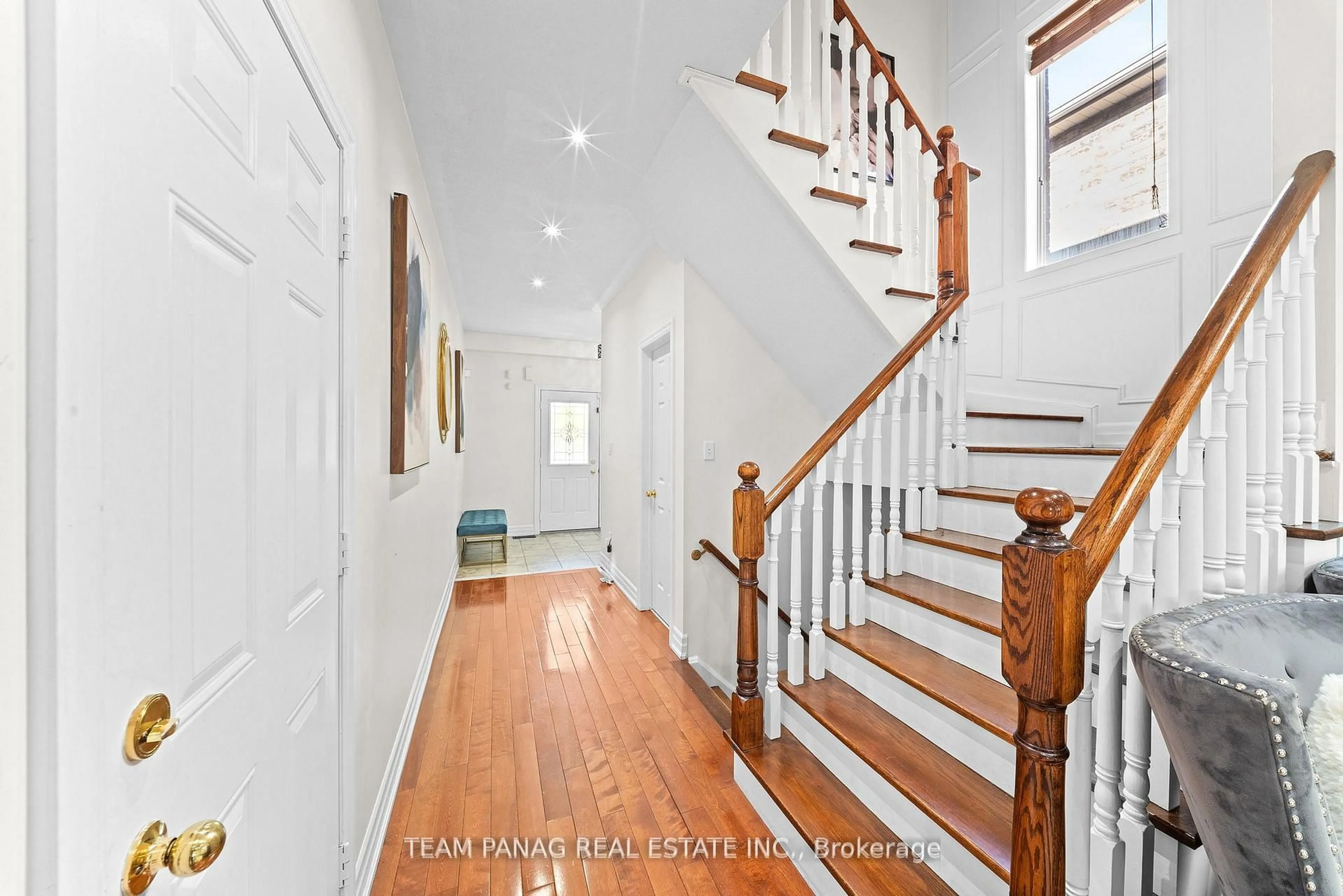 Indoor foyer for 146 Degrassi Cove Circ, Brampton Ontario L6X 0N8