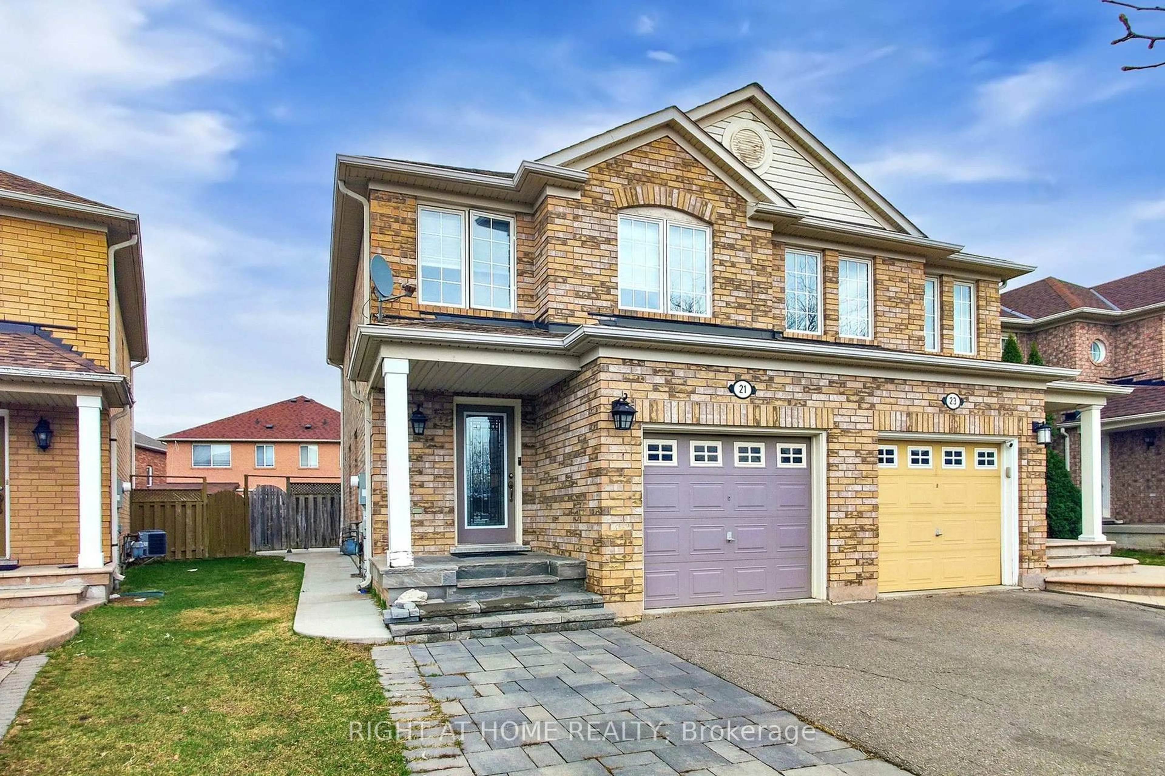 Home with brick exterior material, street for 21 Dunlop Crt, Brampton Ontario L6X 4Z8