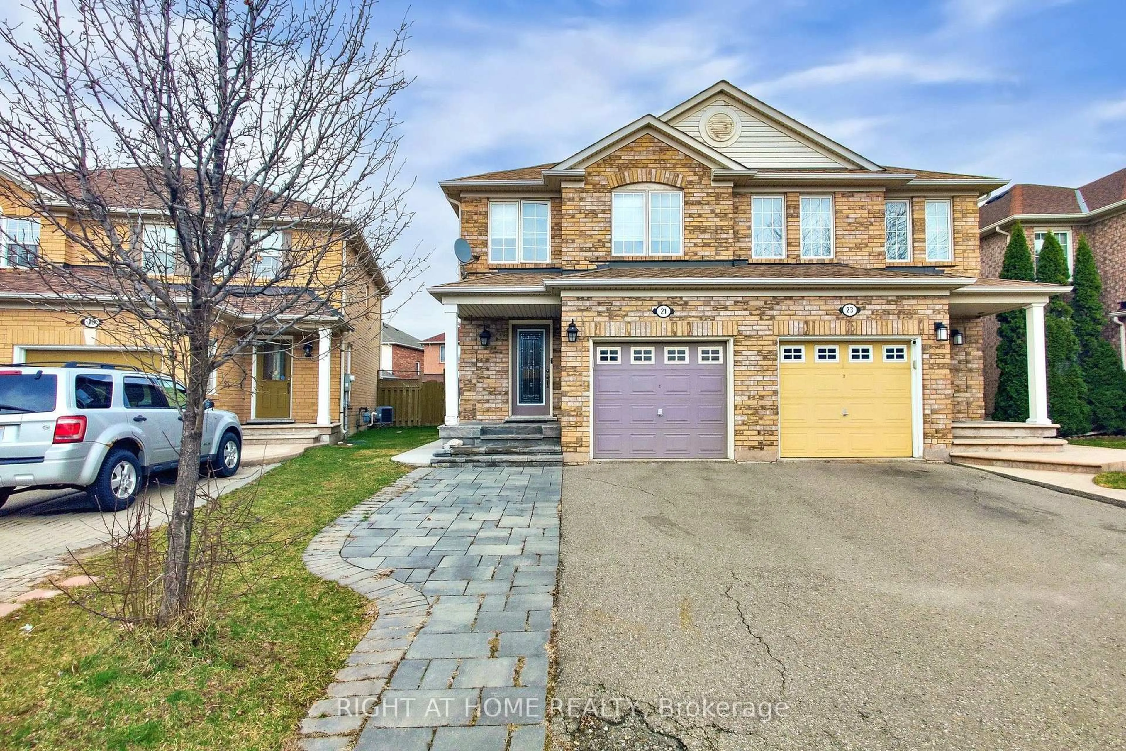 Home with brick exterior material, street for 21 Dunlop Crt, Brampton Ontario L6X 4Z8
