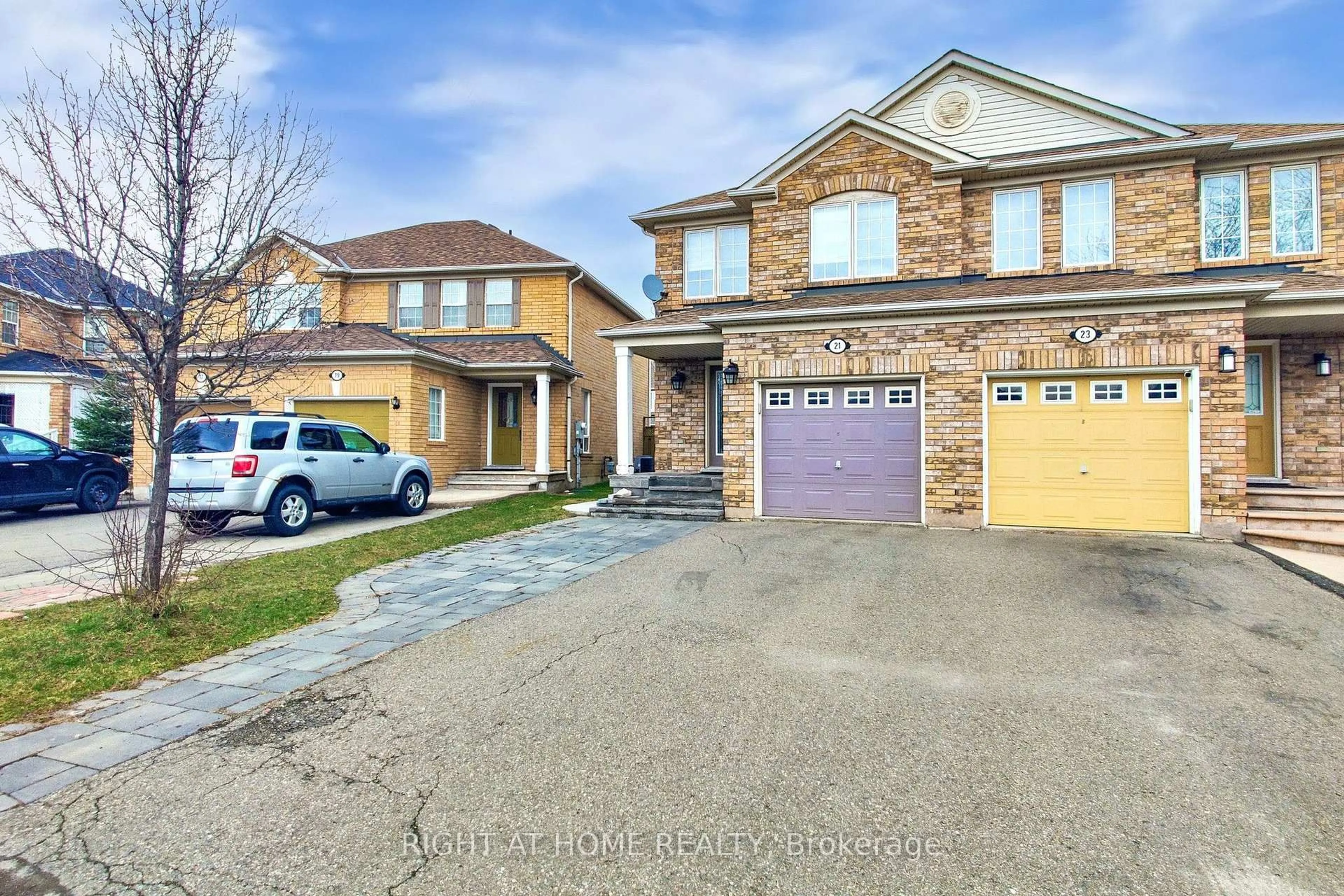 Home with brick exterior material, street for 21 Dunlop Crt, Brampton Ontario L6X 4Z8